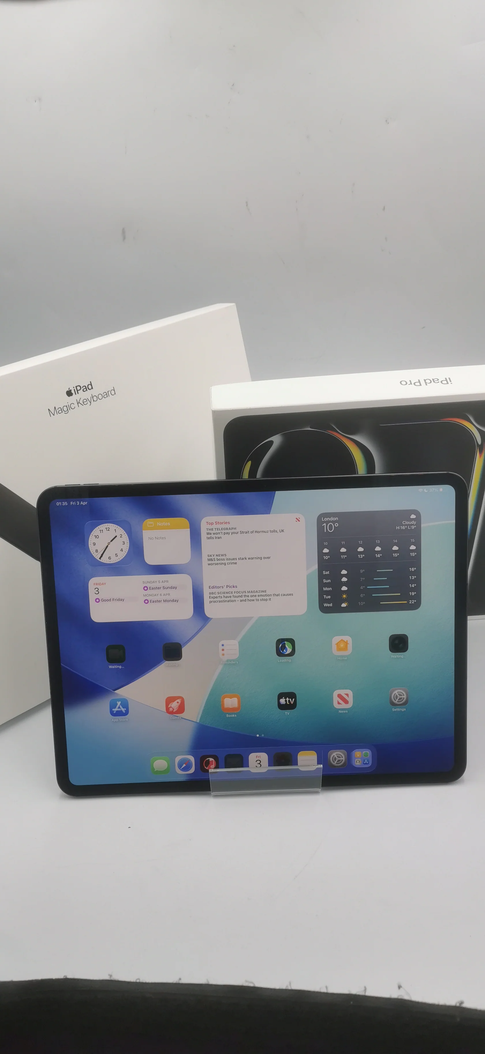 Apple iPad Pro 13" M5 (A3361) 256GB - Space Black, Apple Pencil Pro A2538, & Apple Magic Keyboard for iPad Pro 13"  M4/M5