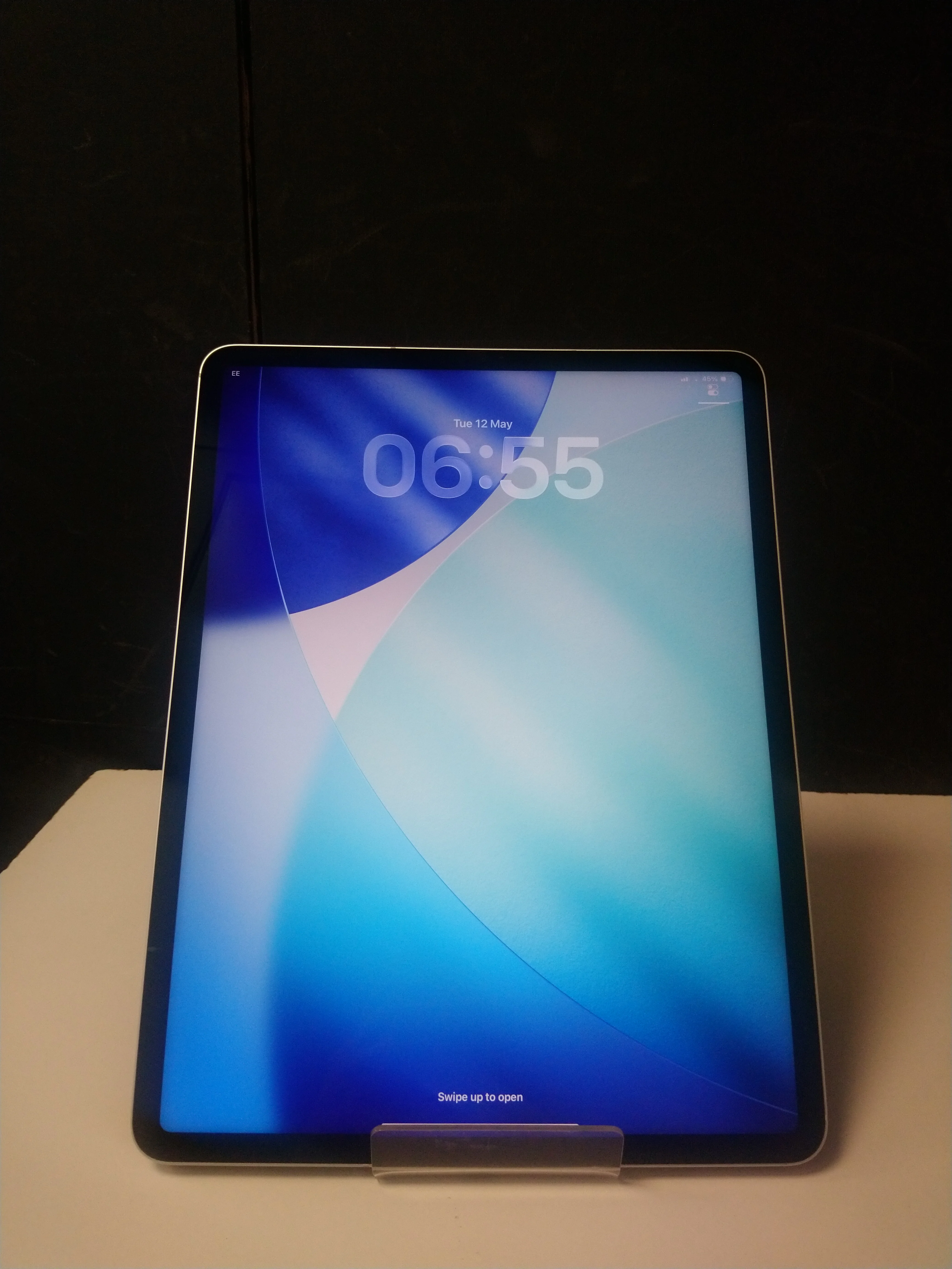 Apple iPad Pro 6th Gen 12.9" 2022 M2 - 256GB - Image 2