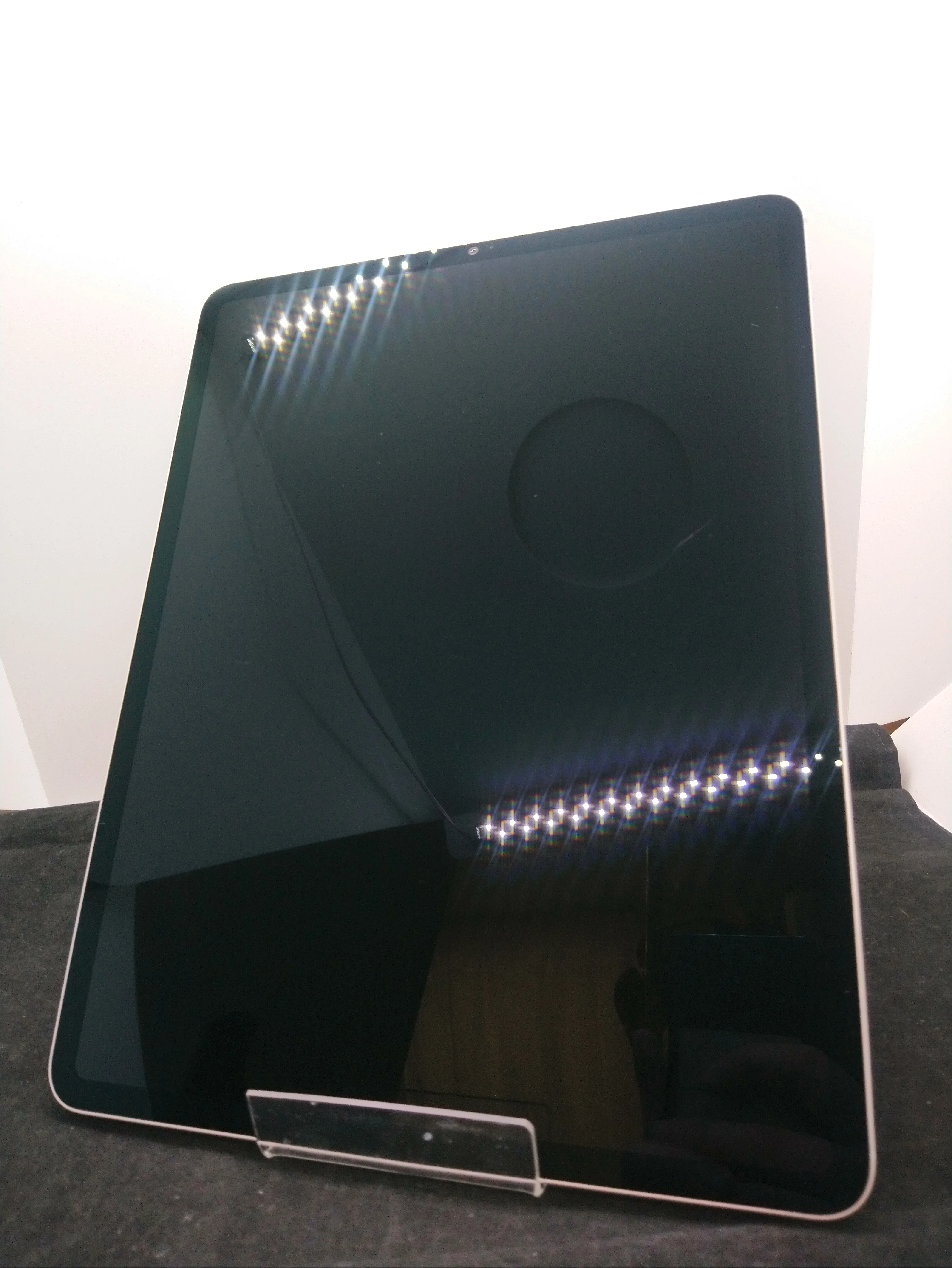 Apple iPad Pro 6th Gen 12.9" 2022 M2 - 256GB - Image 3