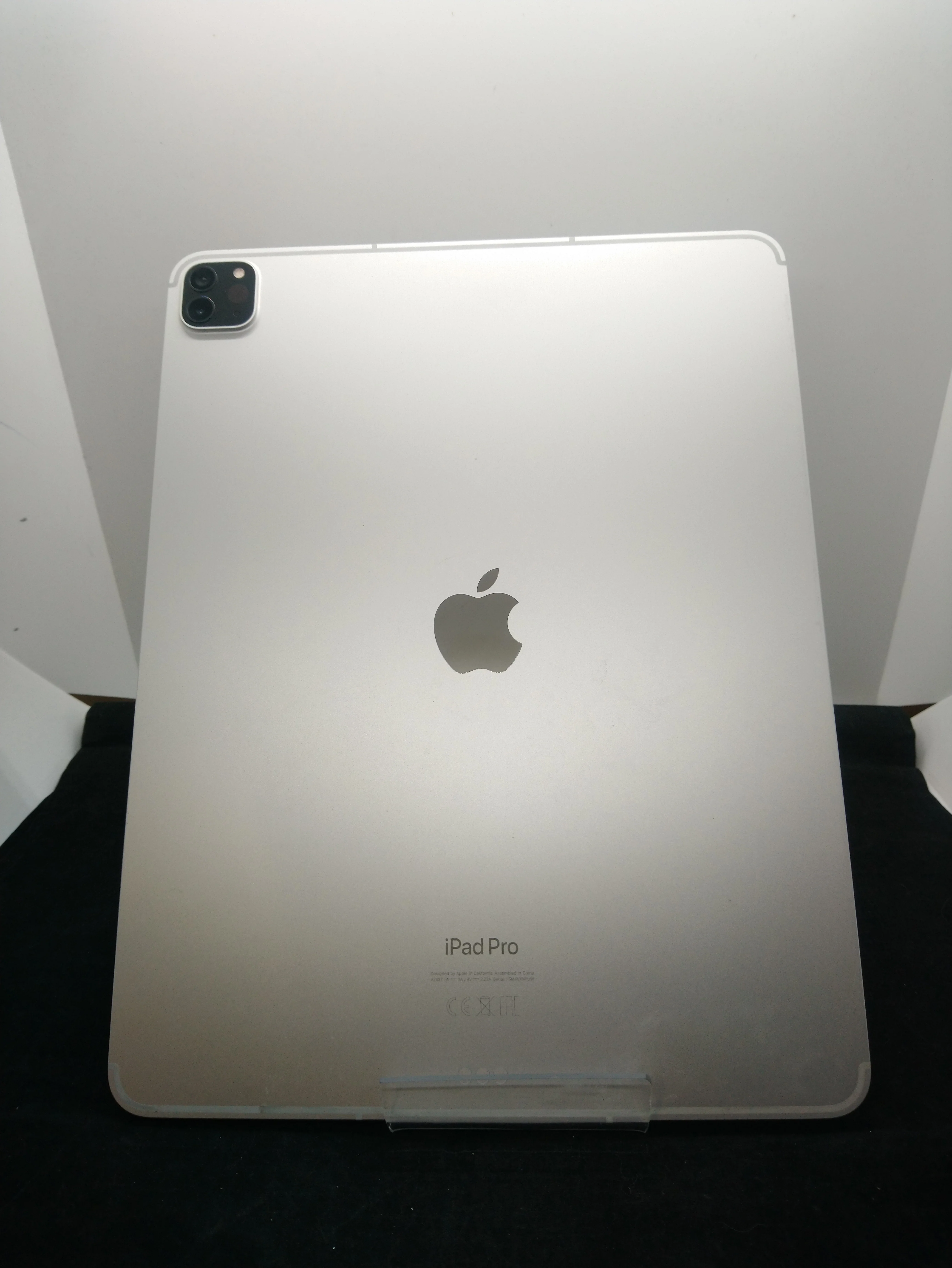 Apple iPad Pro 6th Gen 12.9" 2022 M2 - 256GB - Image 4
