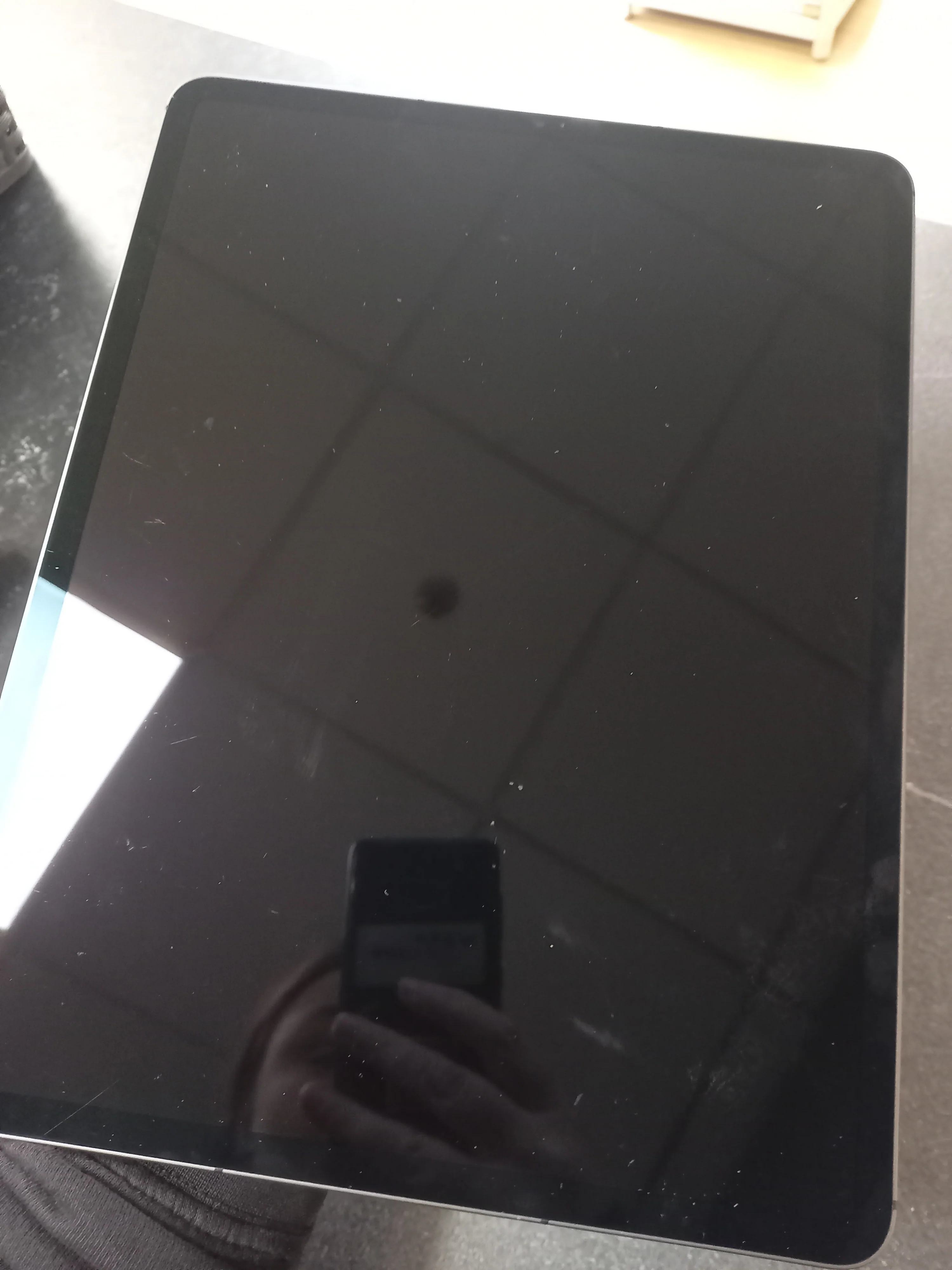Apple iPad Pro Wi-Fi 12.9" 5th Gen (A2461) 512gb - Image 4