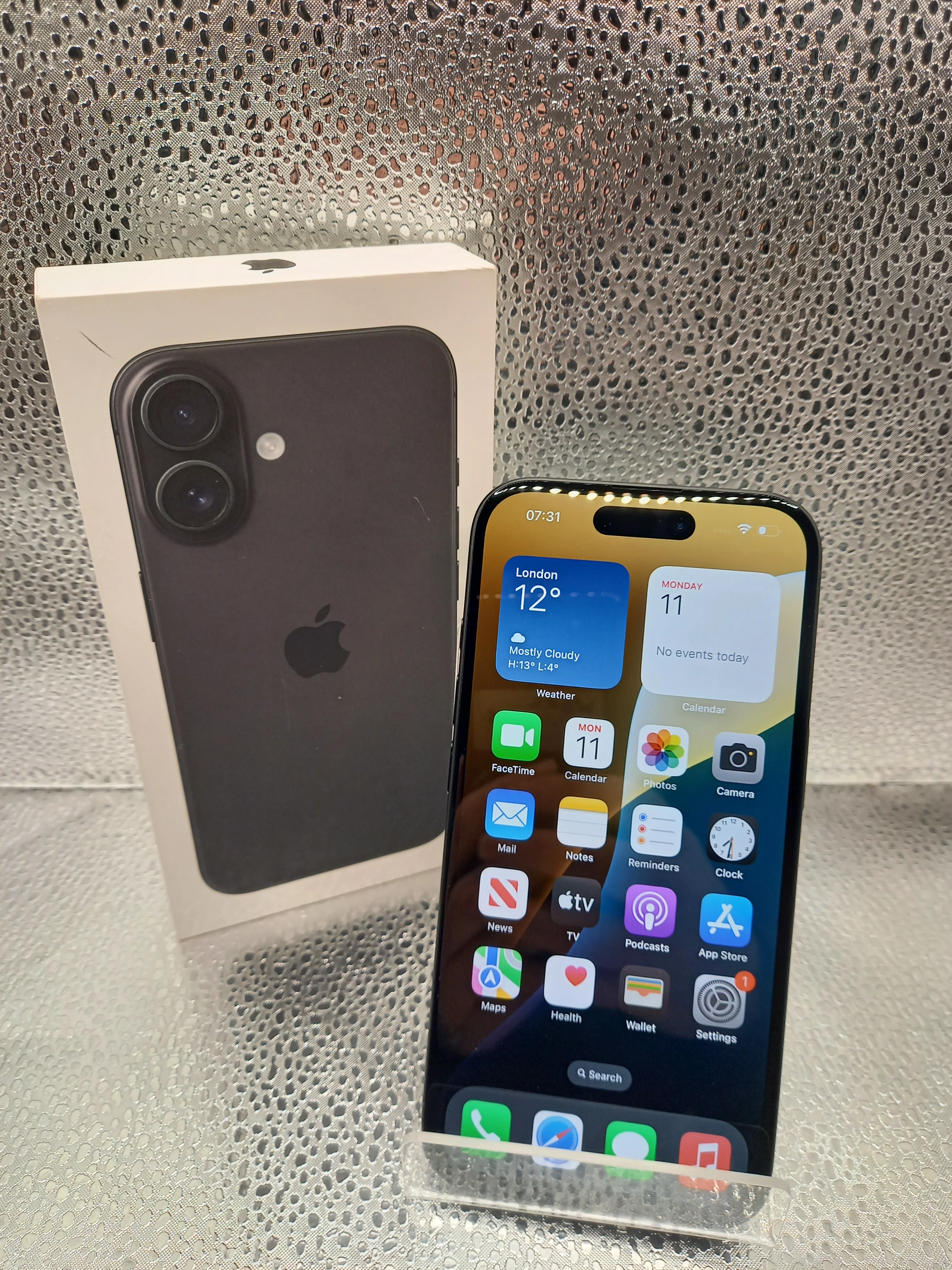 Apple iPhone 16-100%-0 Cycle Count - Image 2