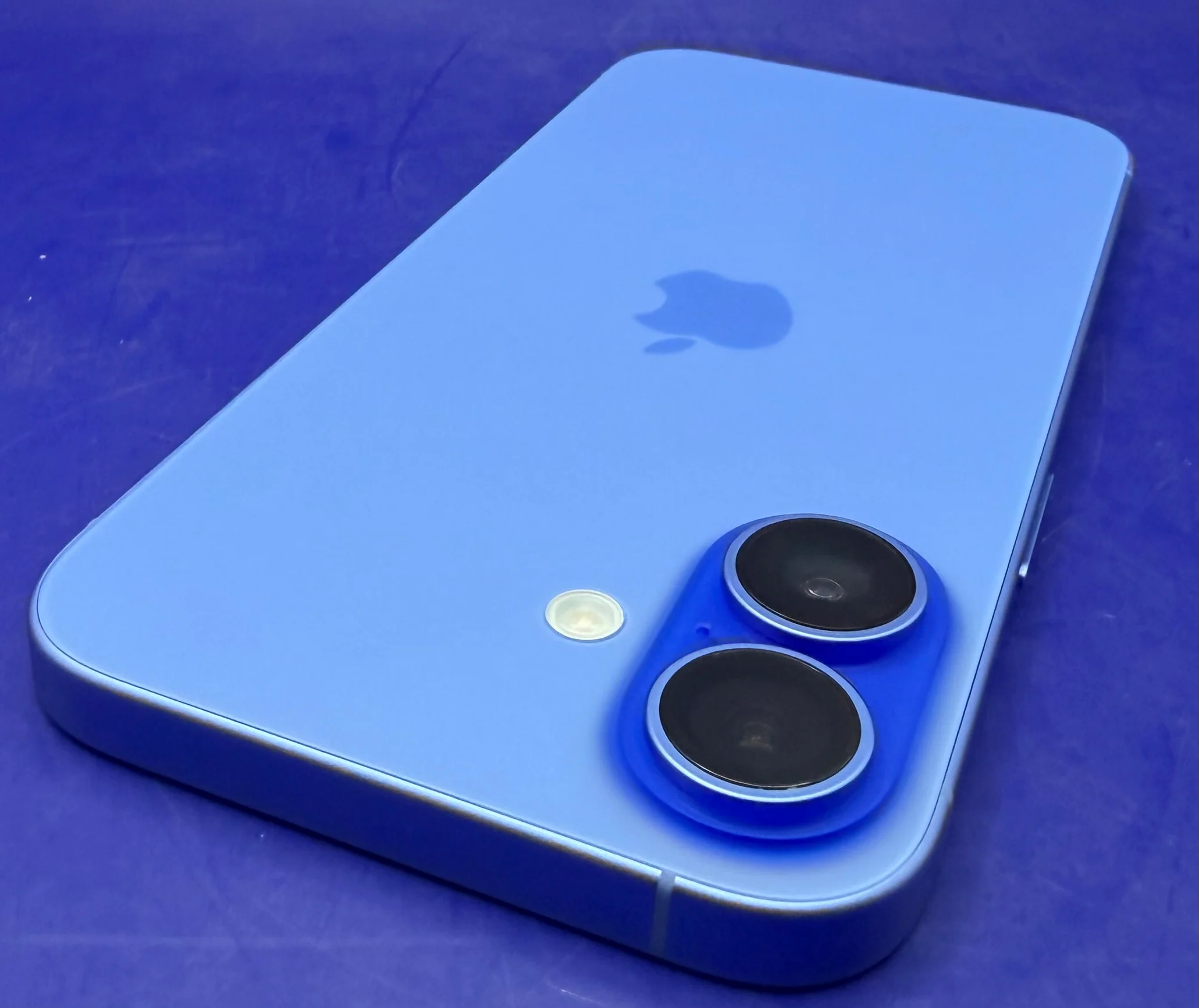 Apple iPhone 16 128GB Ultramarine Unlocked - Chesterfield - Image 2
