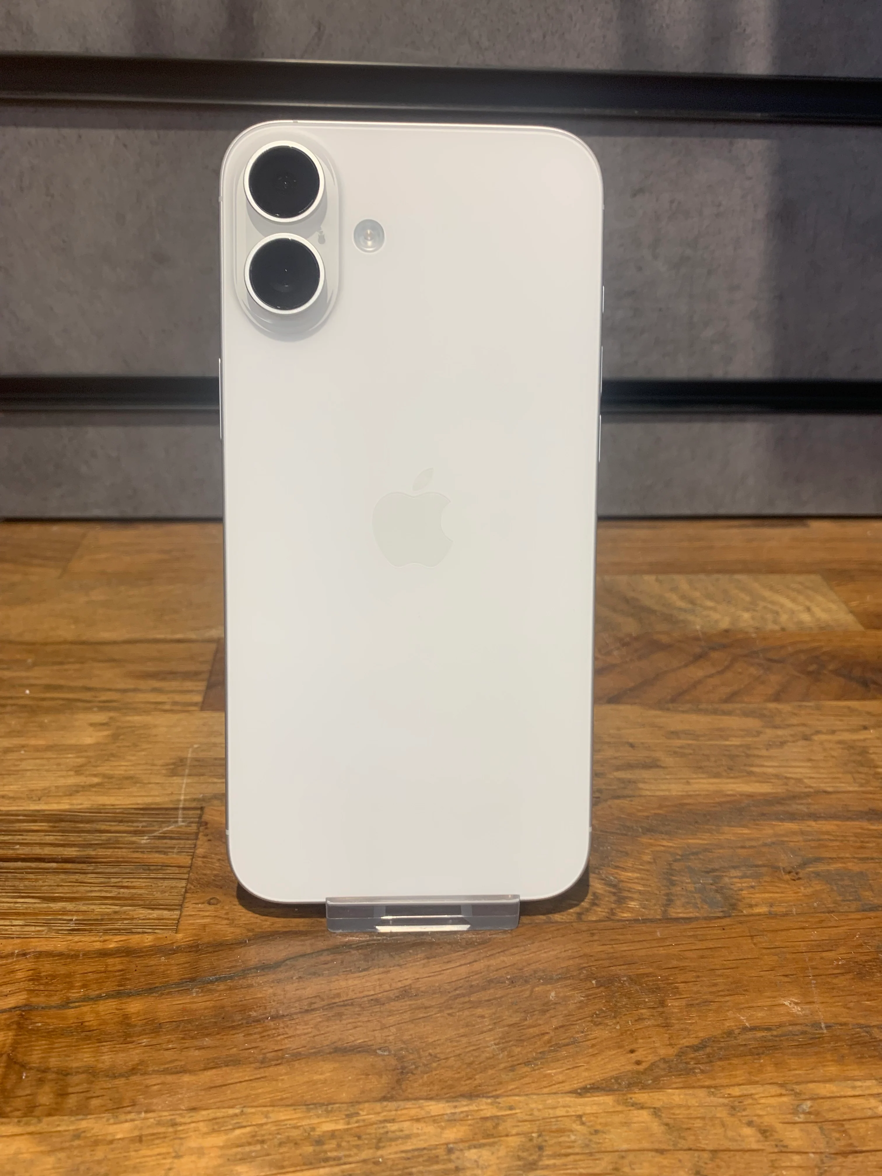 Apple iPhone 16 Plus - 128 GB - White BH 100% Cycle 0 Apple Warranty - Image 3