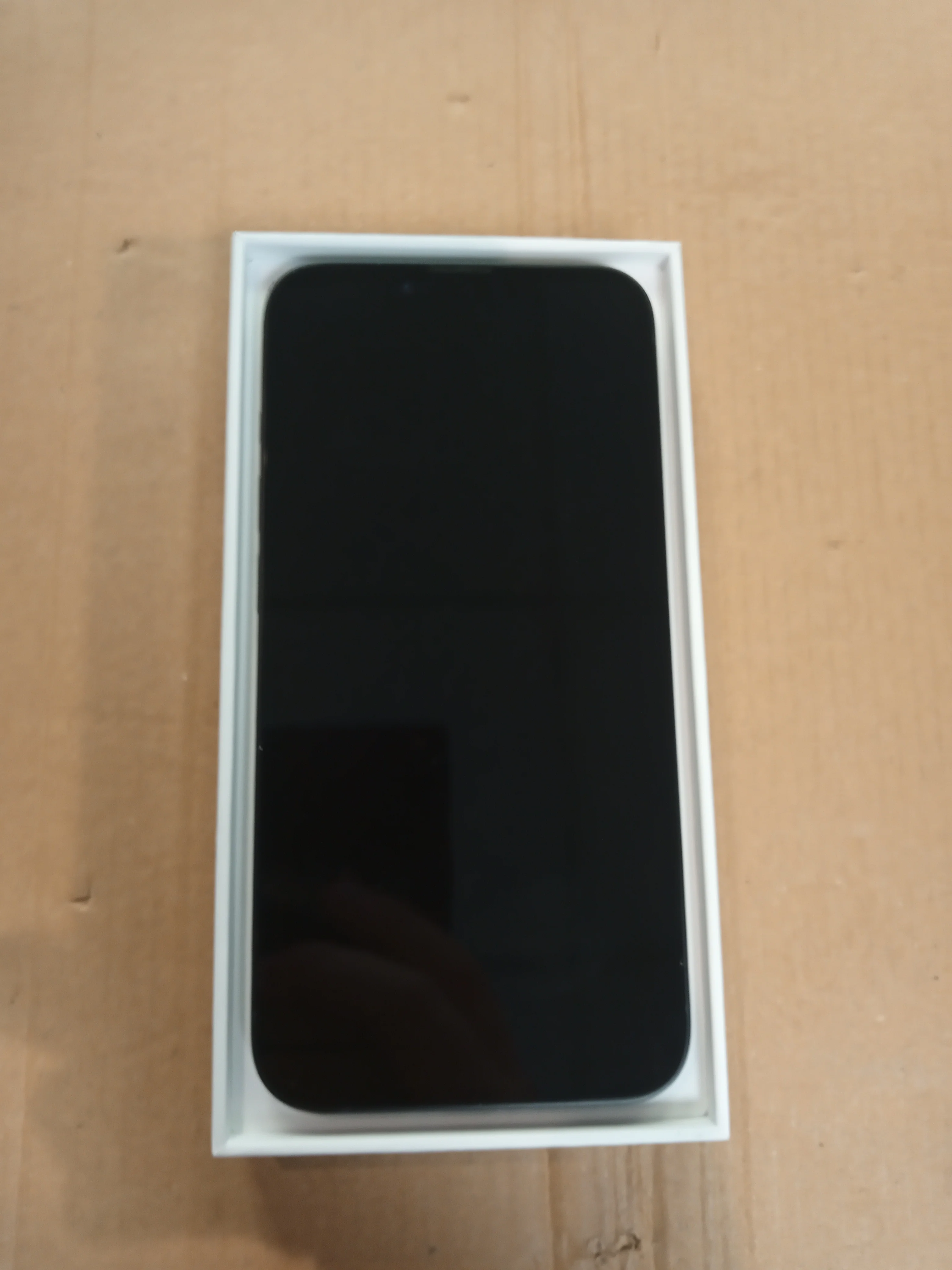 Apple iPhone 16e - Image 2