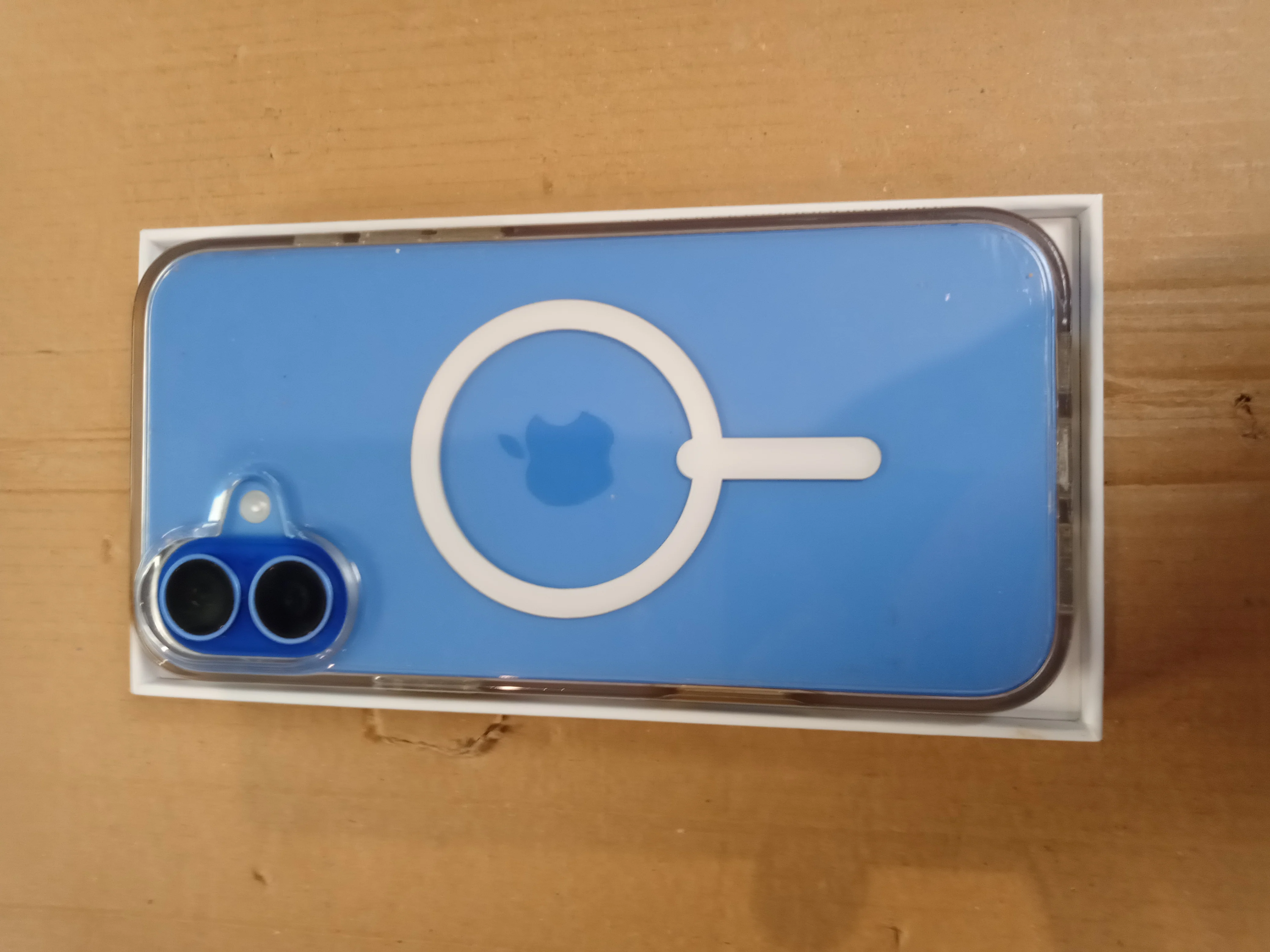 Apple iPhone 16 + - Image 2