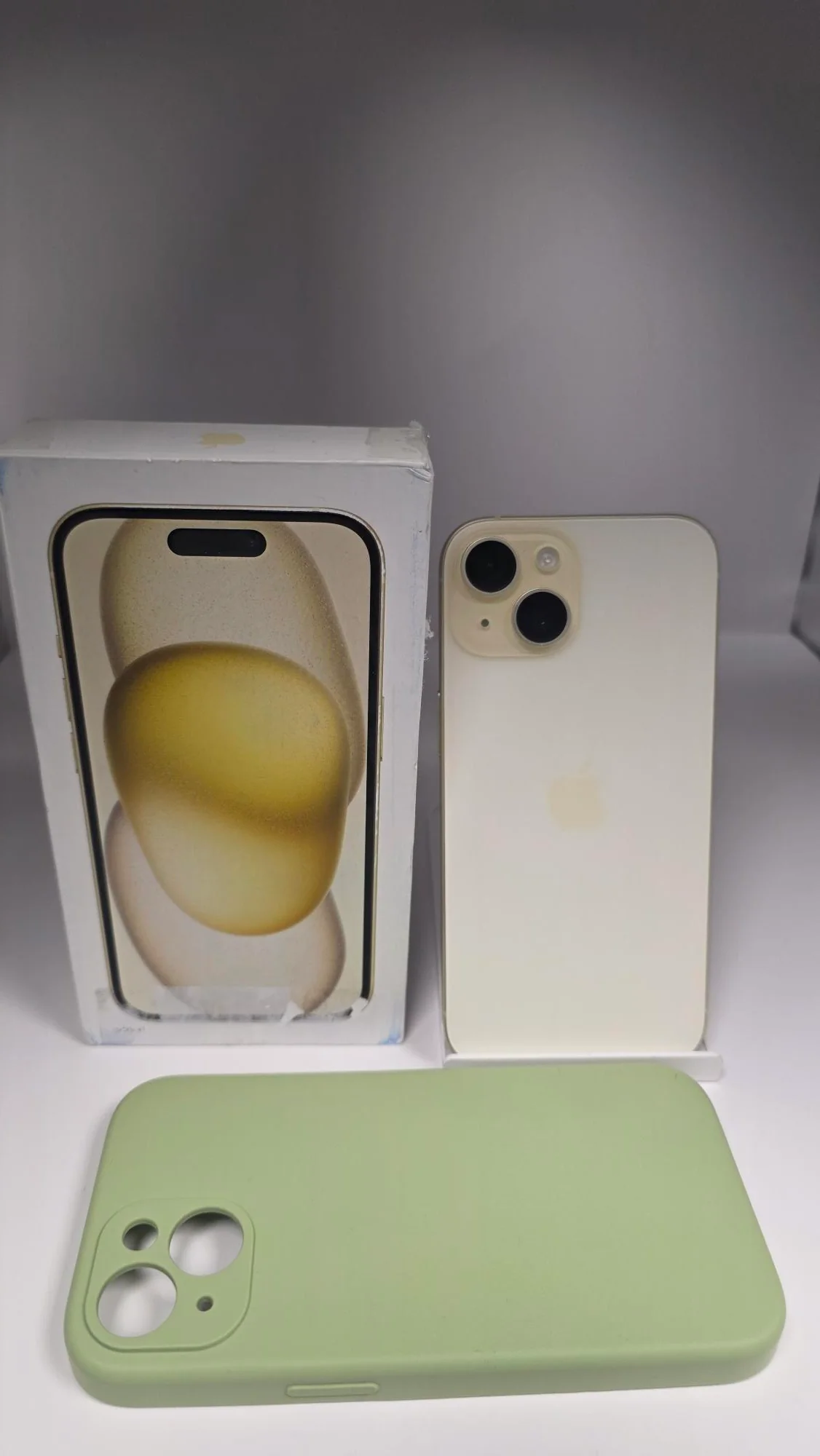 Apple iPhone 15 - 128GB Yellow - Image 3