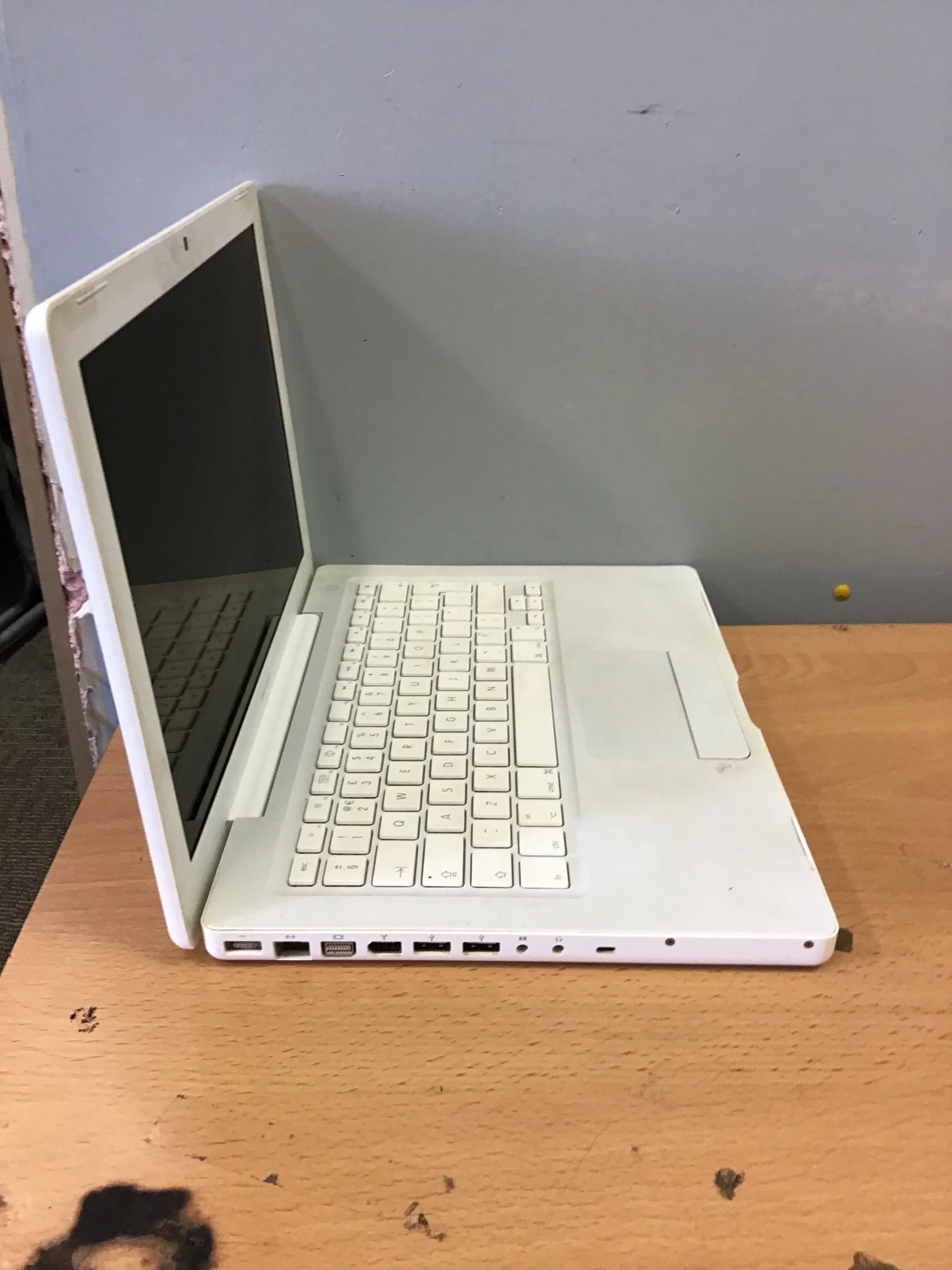 Apple Macbook A1181 Emc 2092 "core Duo" 1.83, 13-inch Features A 1.83 - Image 3