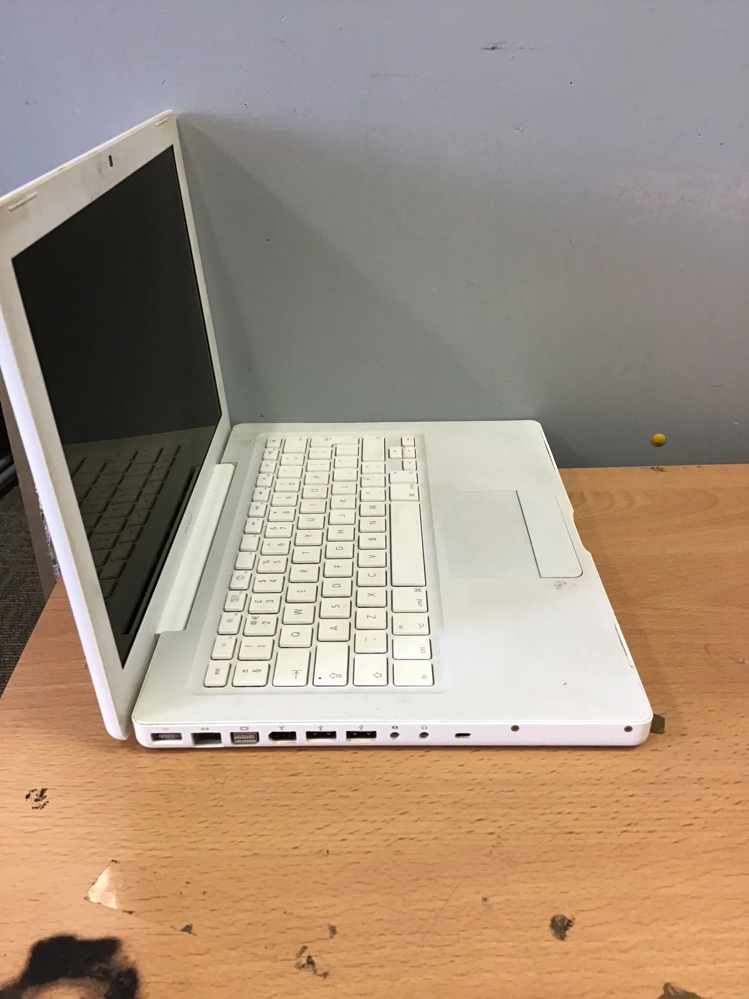 Apple Macbook A1181 Emc 2092 "core Duo" 1.83, 13-inch Features A 1.83 - Image 4