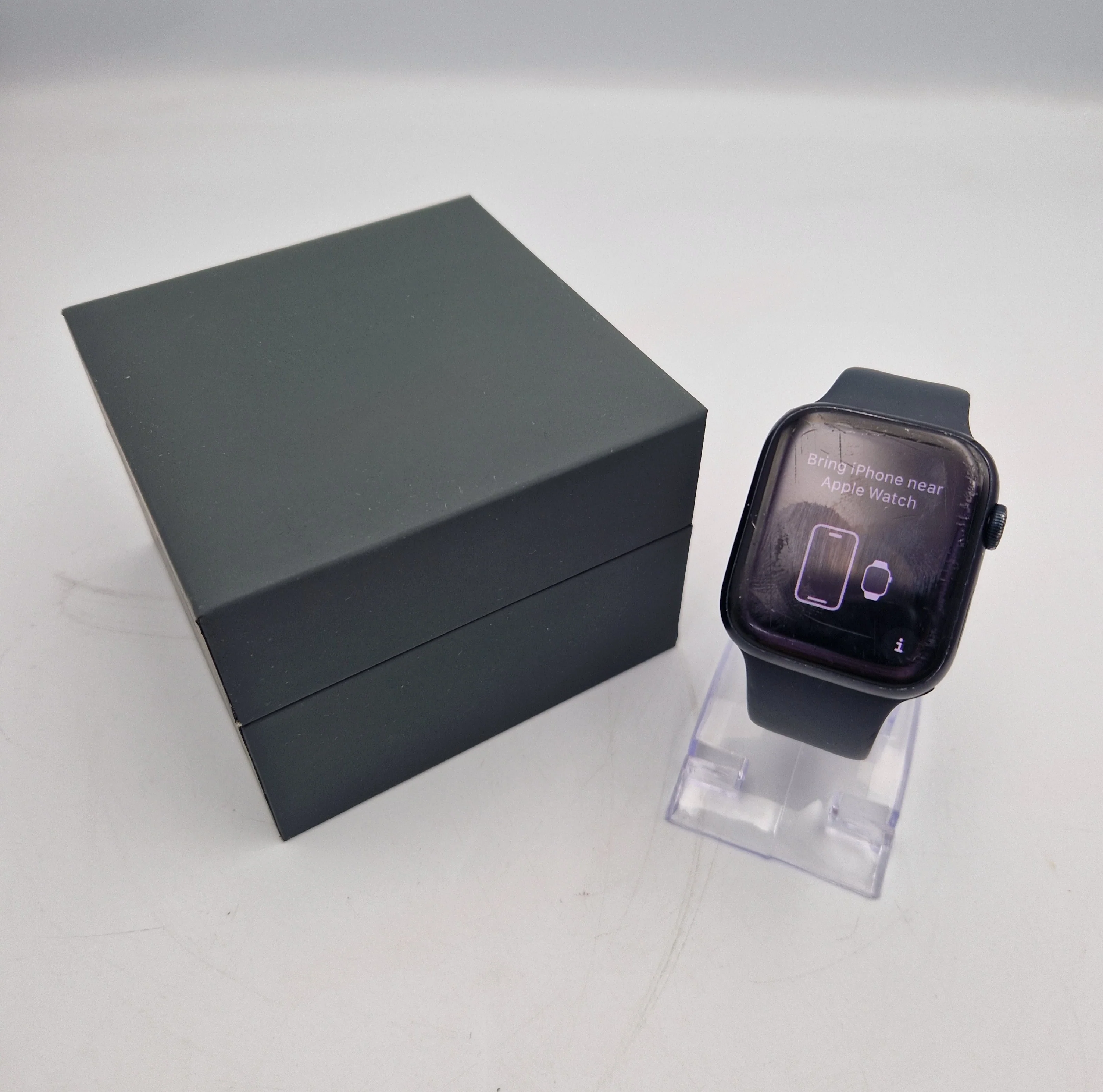 **DEAL** Apple Series 9 Watch GPS Midnight Aluminium with black rubber strap boxed (scratches on face)