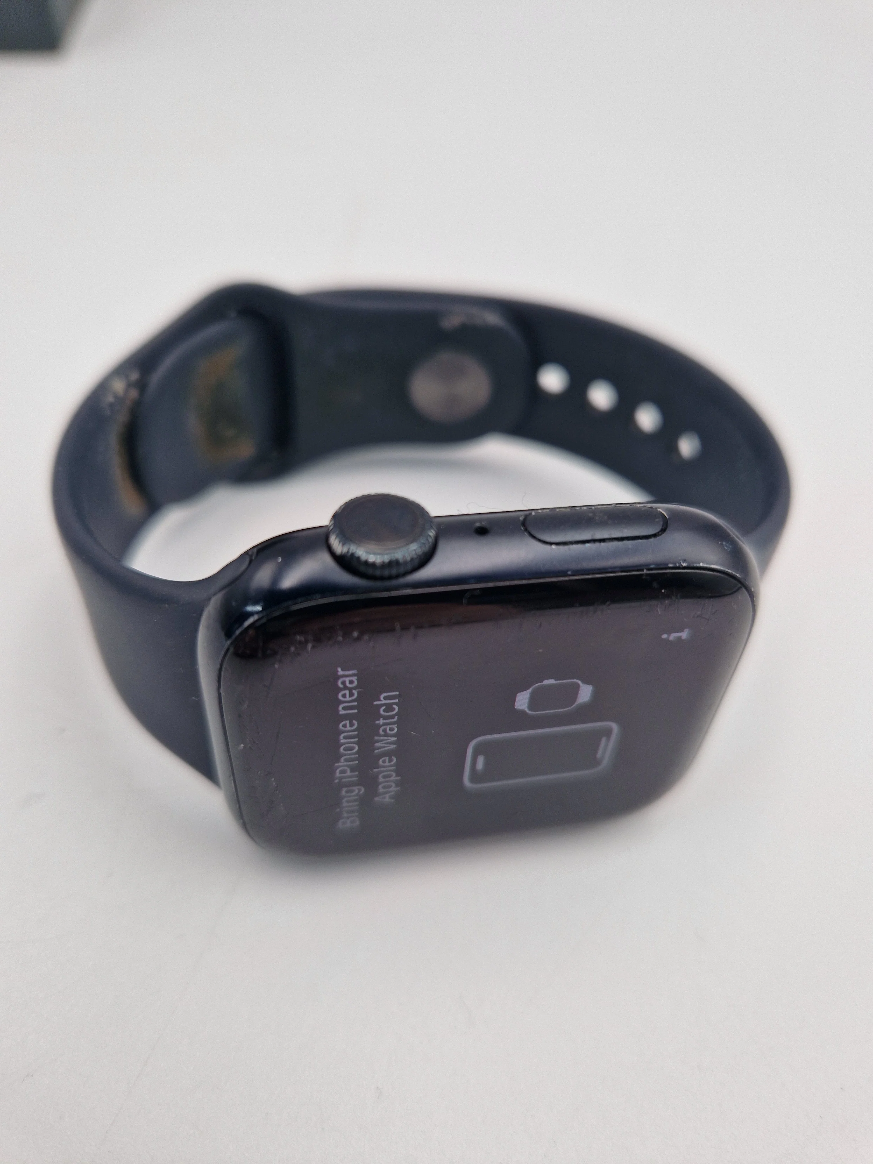 **DEAL** Apple Series 9 Watch GPS Midnight Aluminium with black rubber strap boxed (scratches on face) - Image 4
