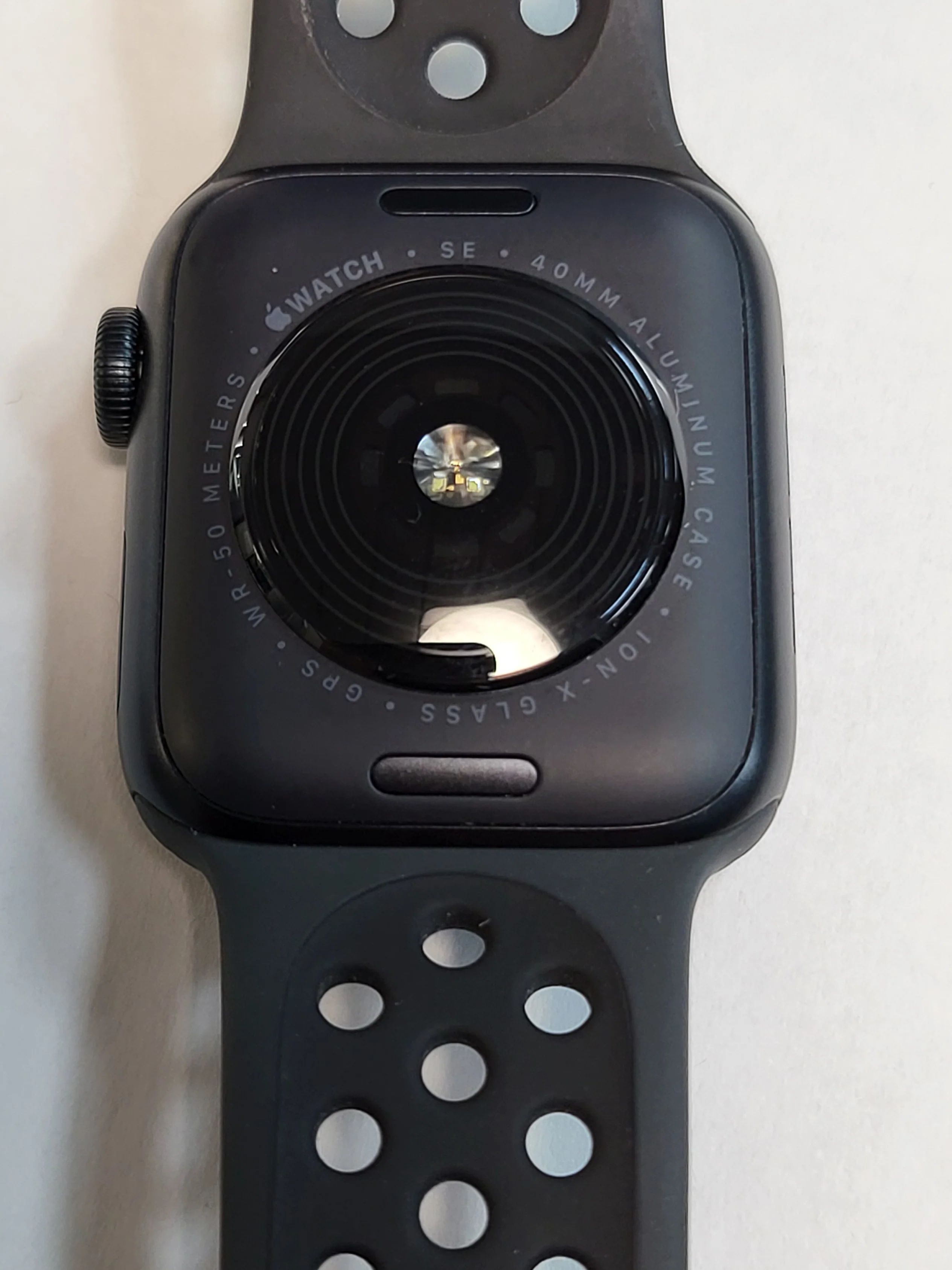 Apple Watch SE 3 - GPS, Midnight Aluminium, 40MM with Nike Sports Band - Image 3