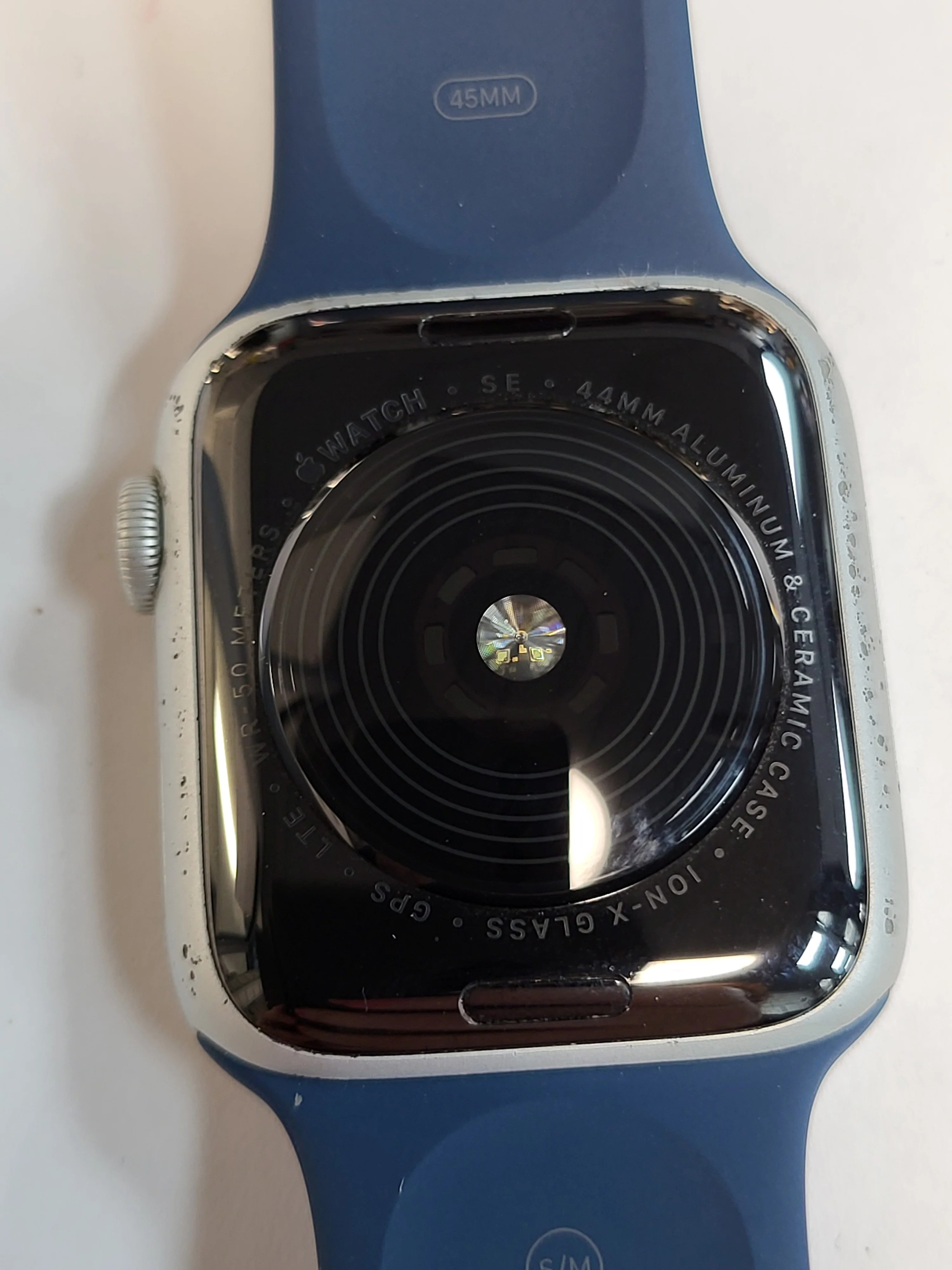 Apple Watch SE (GPS + Cellular, 44 mm) - Silver Aluminium Case with Abyss Blue Sports Band - Image 3