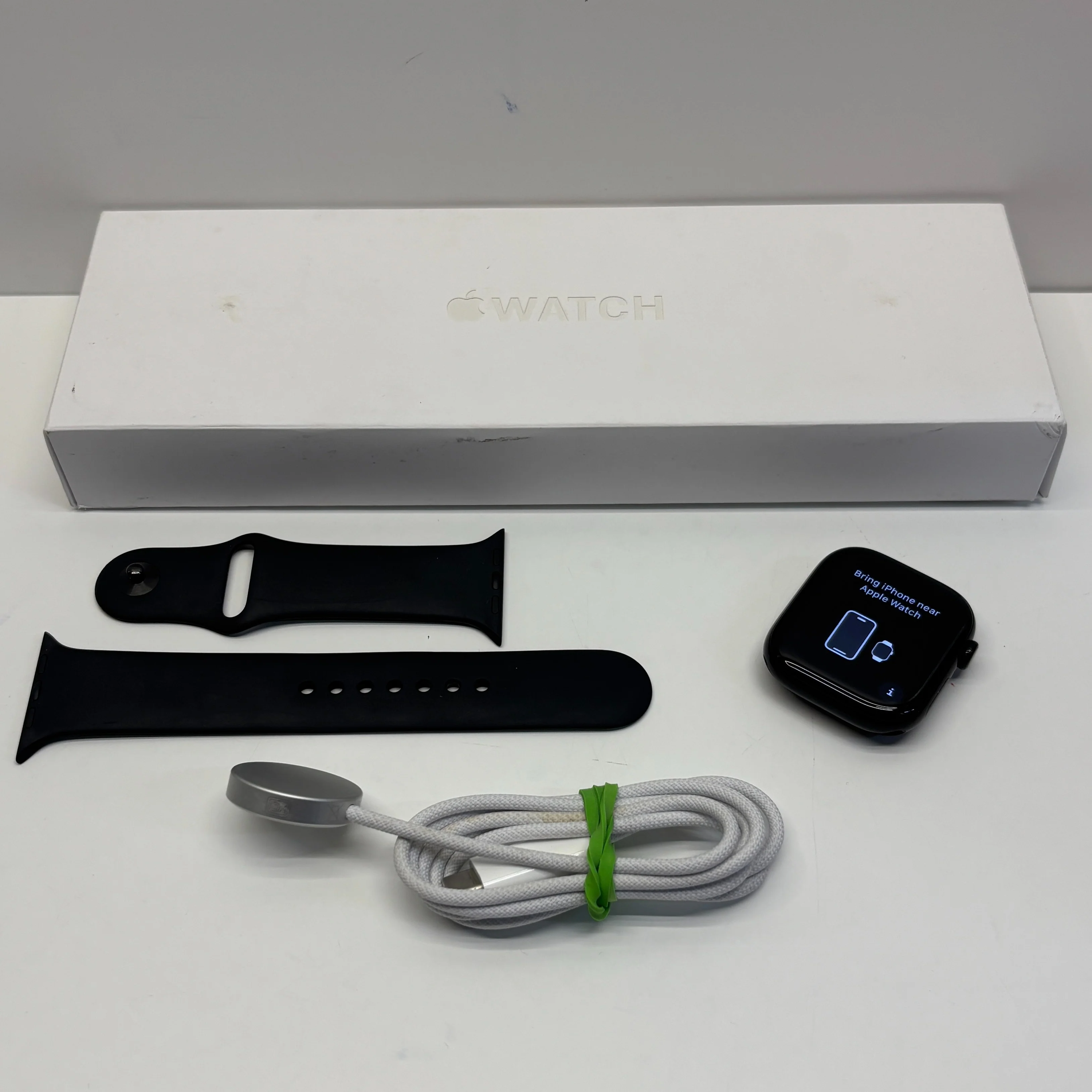 Apple Watch Series 10 46mm Jet Black Aluminum Case Black Sports Band Boxed - Image 4