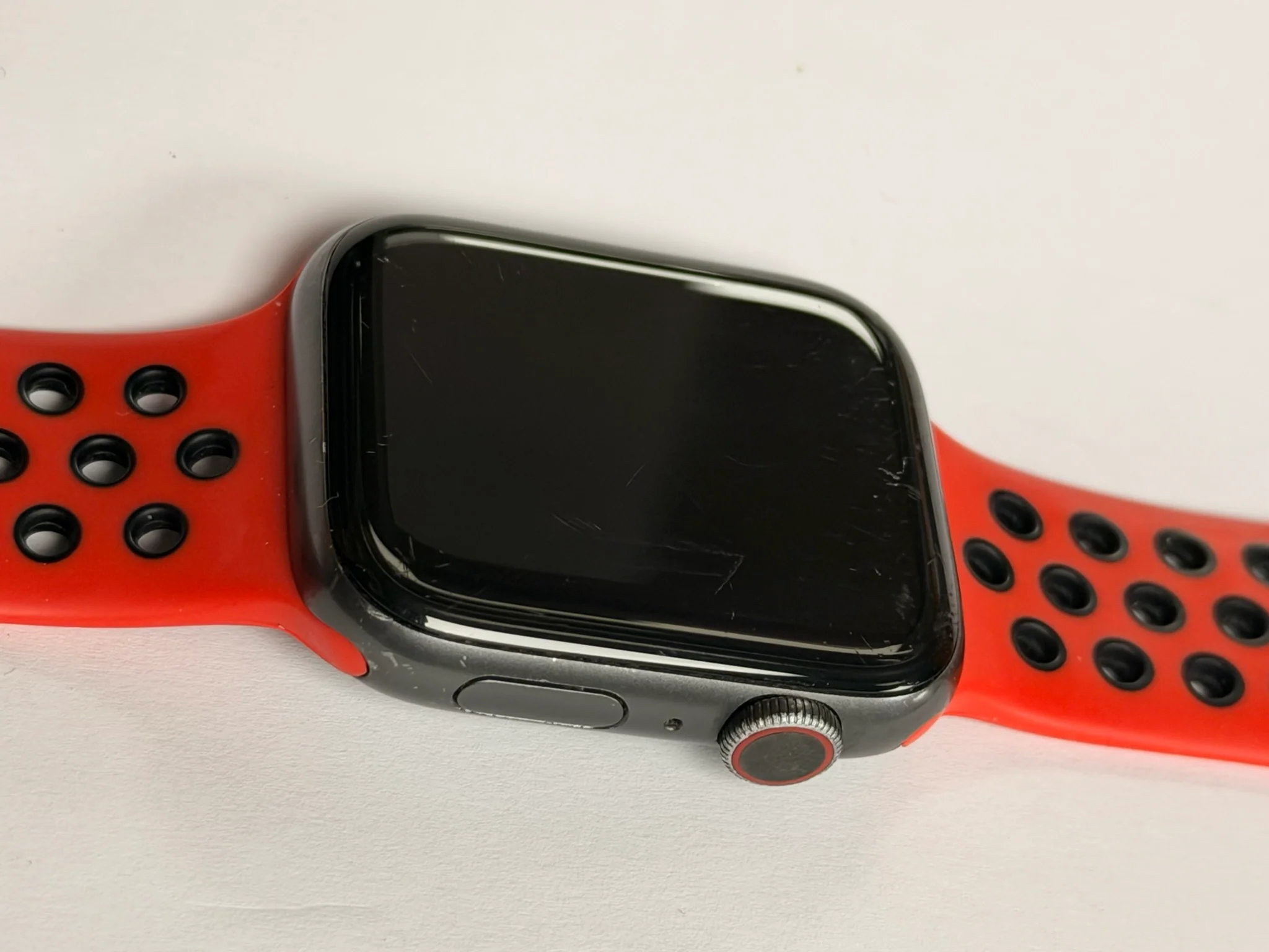 *Apple Watch Series 5 (Cellular) Silver Aluminium, 44mm - Image 4