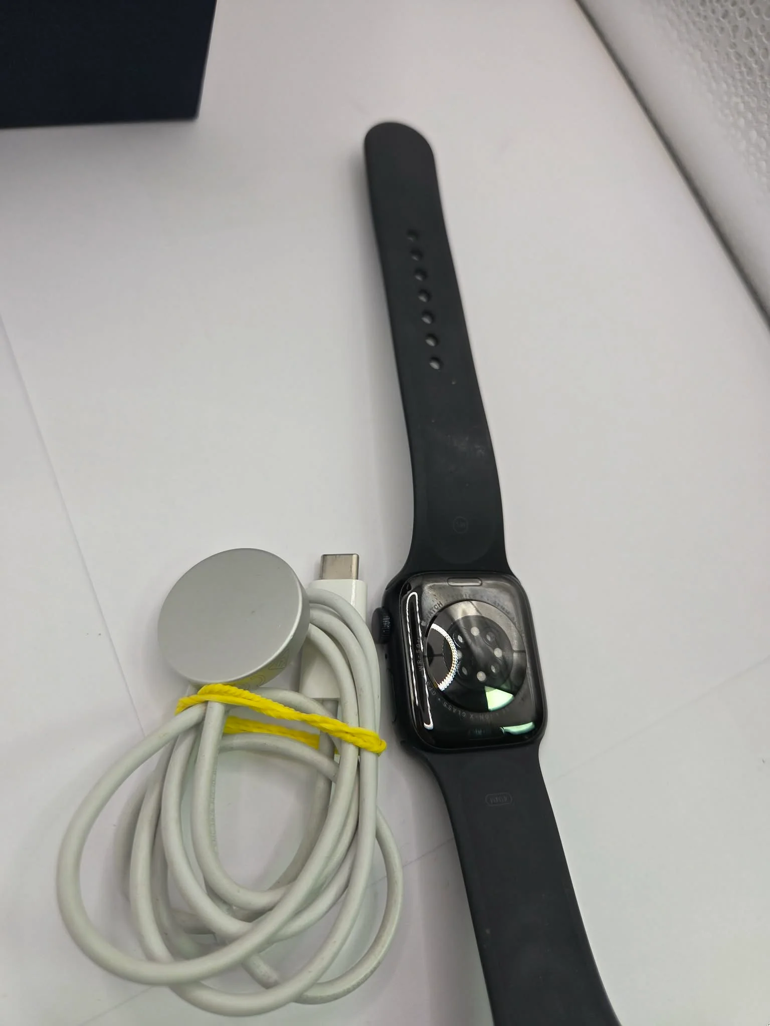 Apple Watch Series 7 GPS Midnight Aluminium 41mm Black Sport Band - Image 3