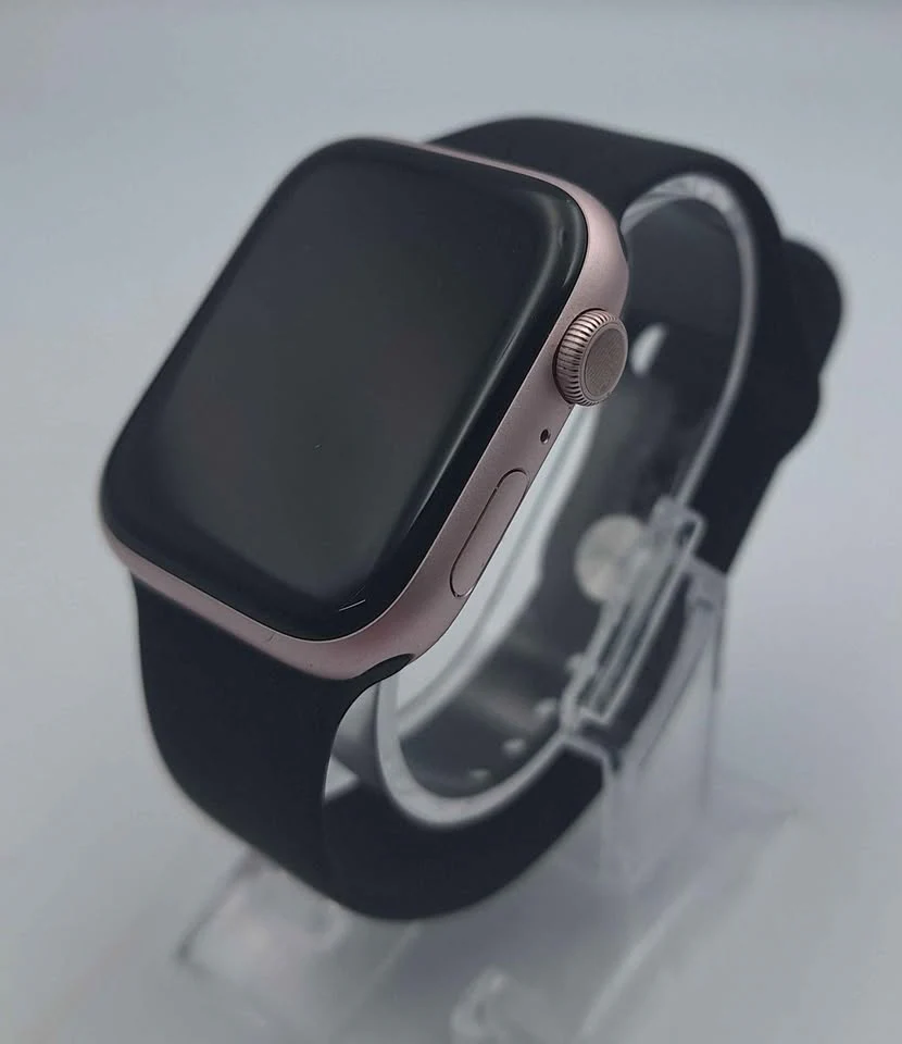 **DEAL** Apple Watch Series 9 (GPS) Rubber, Black Strap, Pink Aluminium, 45mm, Boxed With Charger - Image 2