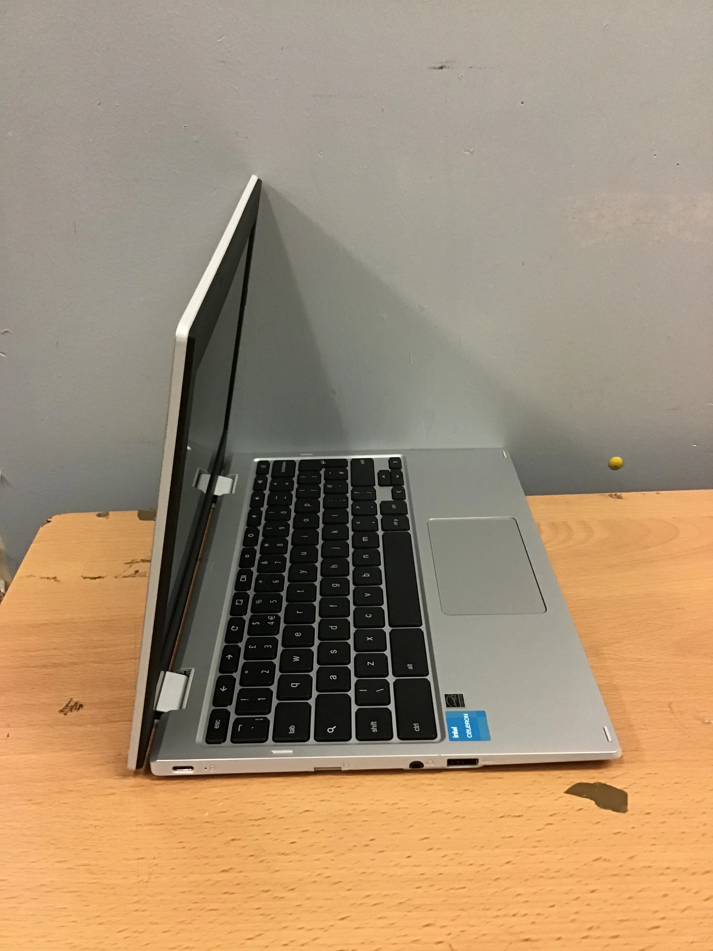 Asus Chromebook CB1 CB1500CKA-NJ0407 - 15.6" - Intel Celeron - N4500 - 4 GB RAM - 64 GB eMMC - Image 3