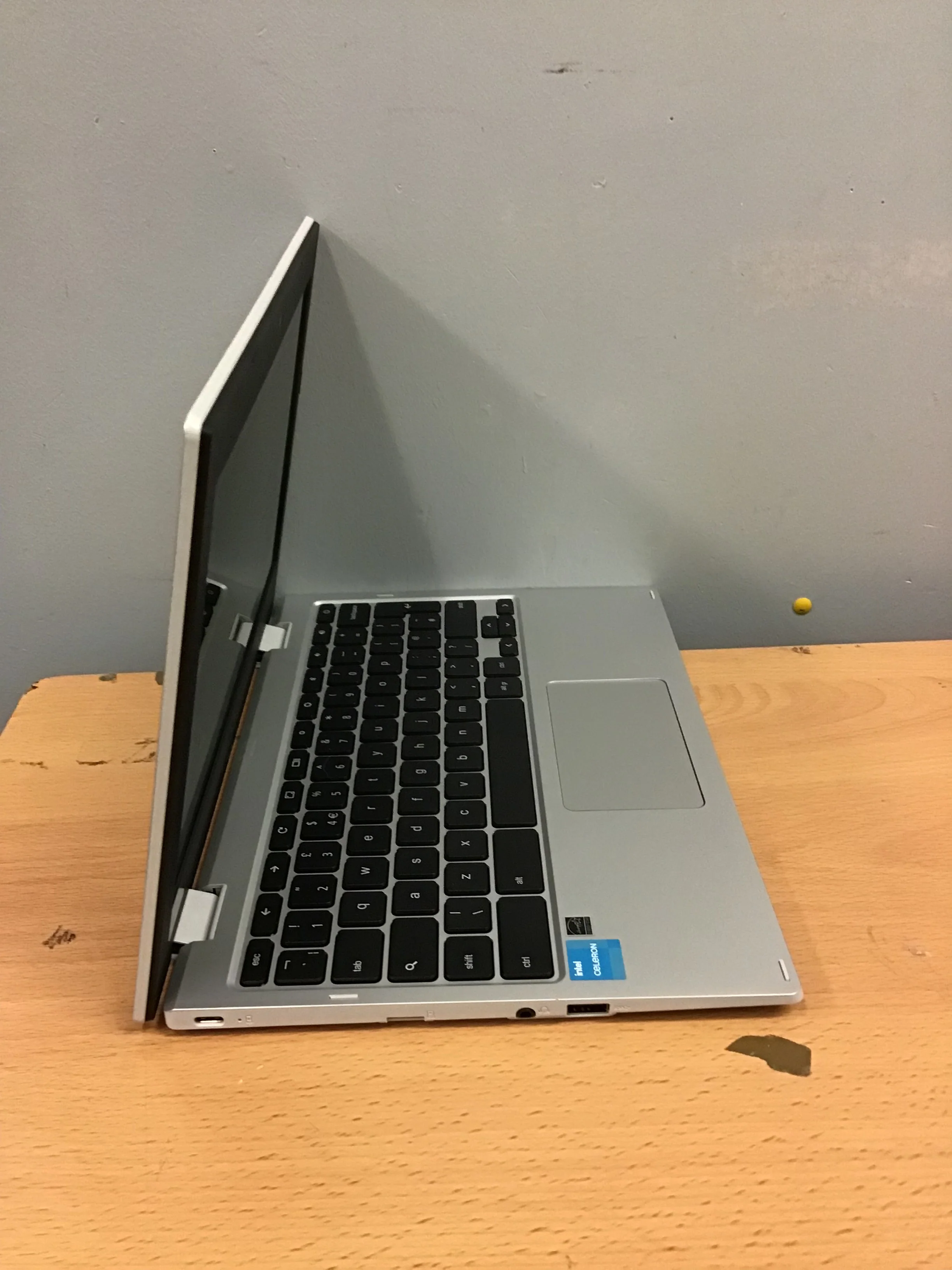 Asus Chromebook CB1 CB1500CKA-NJ0407 - 15.6" - Intel Celeron - N4500 - 4 GB RAM - 64 GB eMMC - Image 4