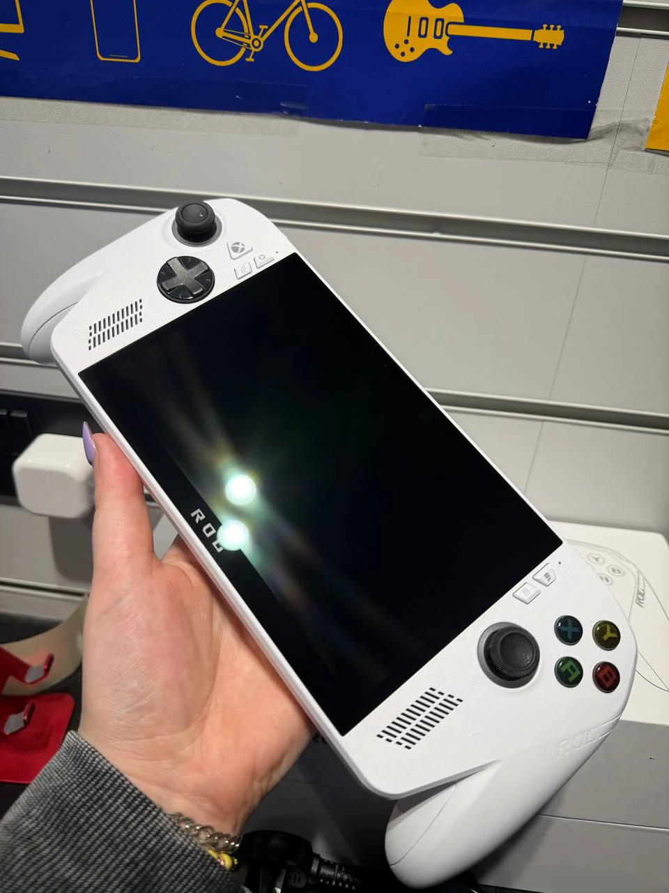 ASUS ROG Ally (RC71L-NH001W) 512GB - White - Image 4