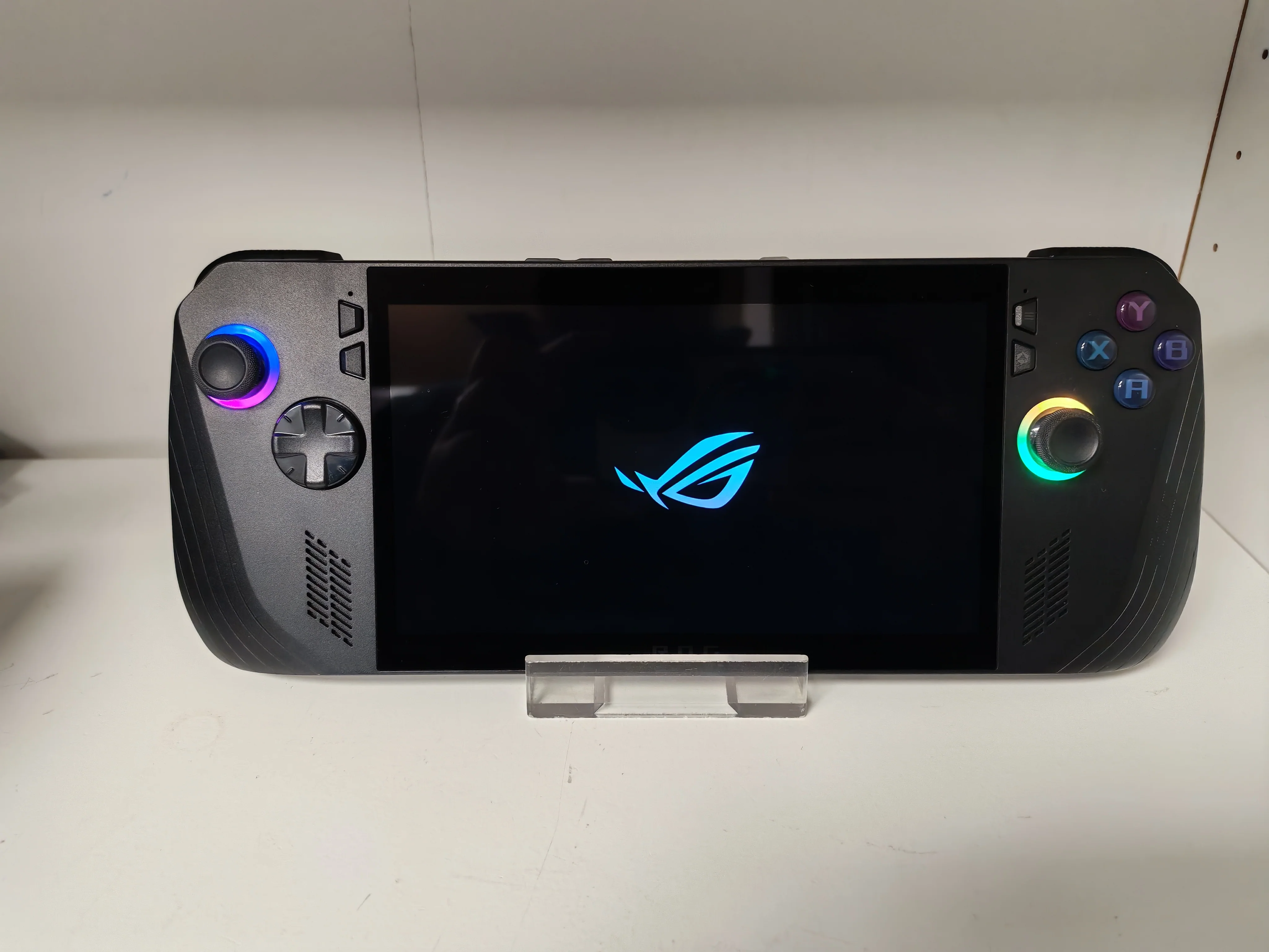 ASUS ROG Ally X - Z1 Extreme 24GB RAM - Great Yarmouth - Image 3