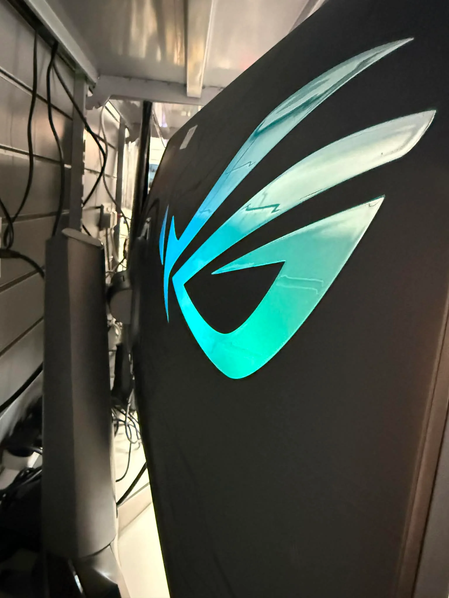 ASUS ROG Swift PG329Q 32” 1440p 2K Monitor - Image 4