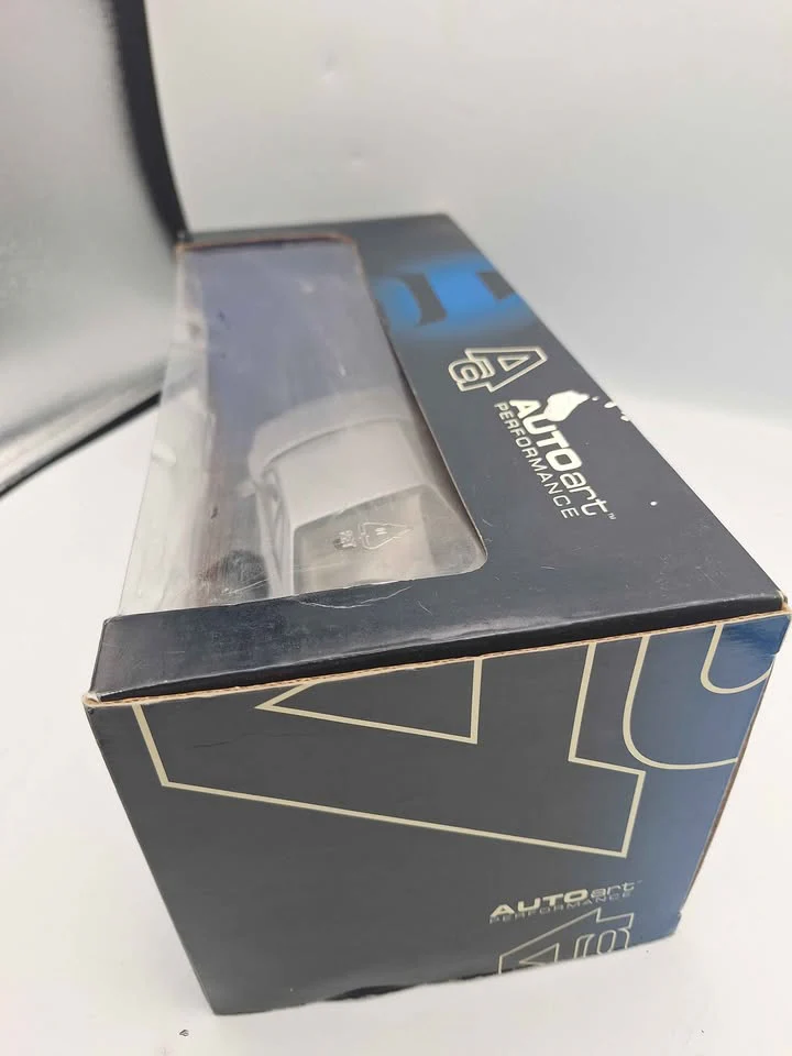 AUTOart 1:18 1999 Nissan Skyline GT-R R34 Diecast Model – Titanium Silver **BOX DAMAGED** - Image 3