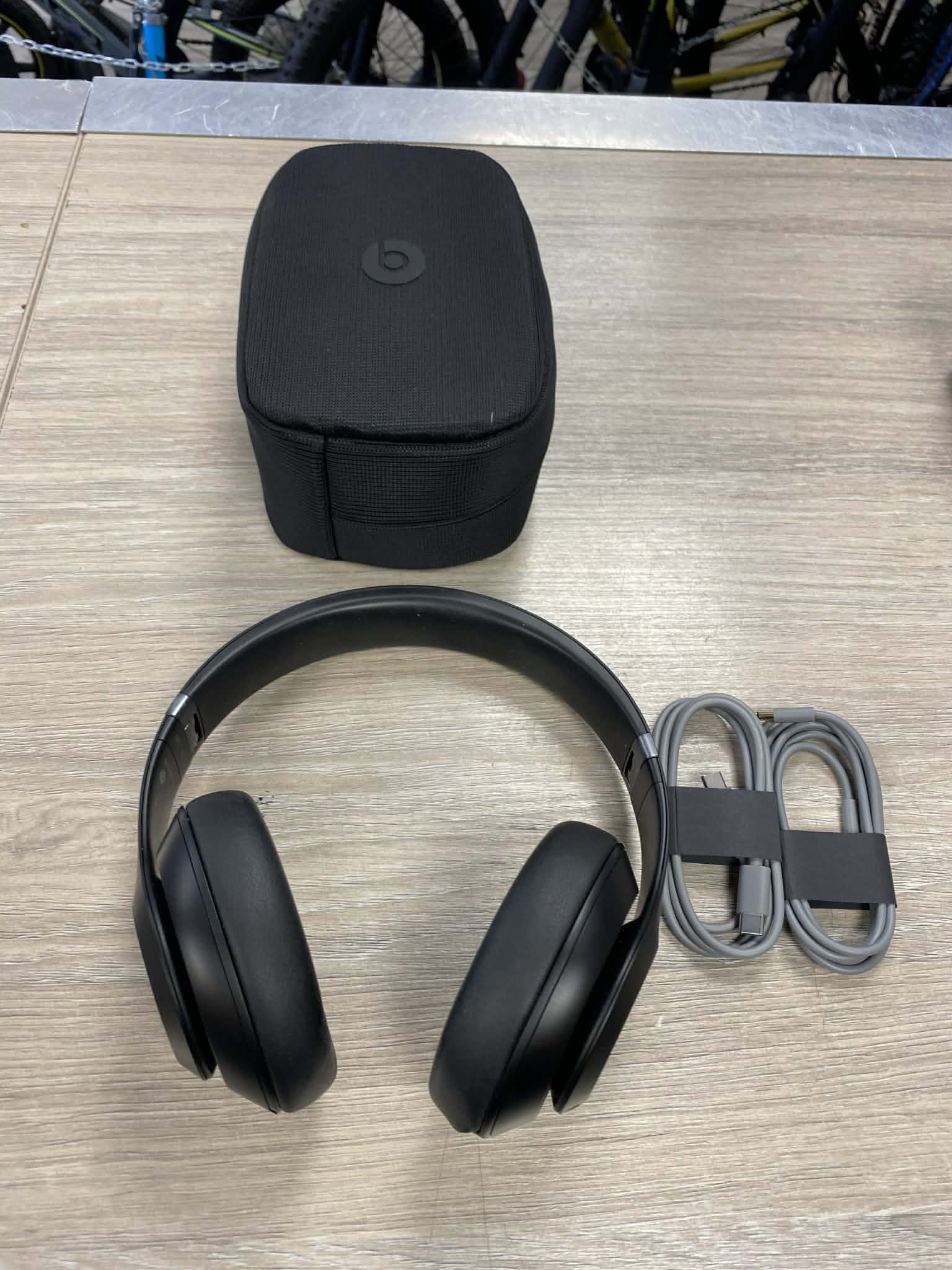 Beats Studio Pro Wireless Headphones - Image 2