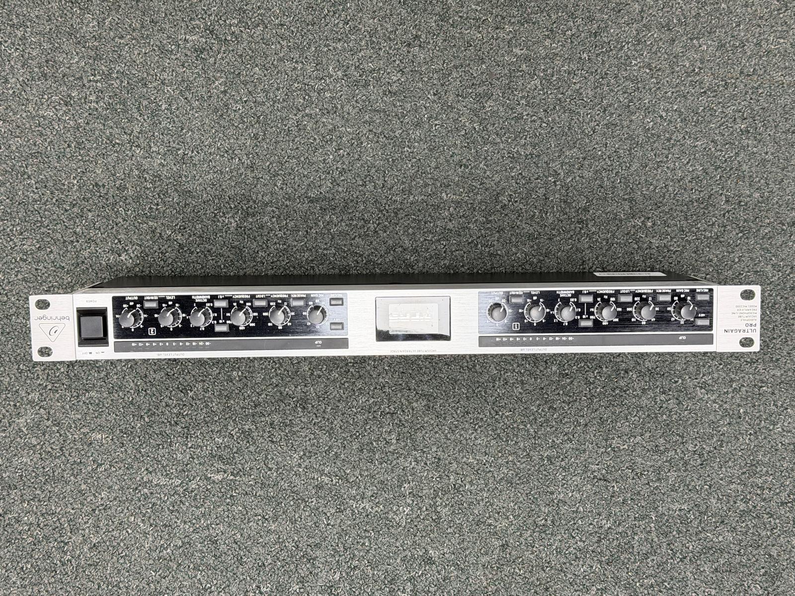 Behringer MIC2200 V2 Tube Mic/Line Preamp