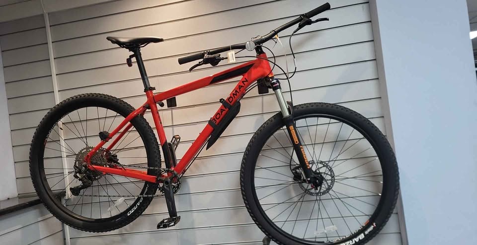 Boardman MHT 8.6 Mountain Bike - 29" wheels, lrg frame, 10 speed