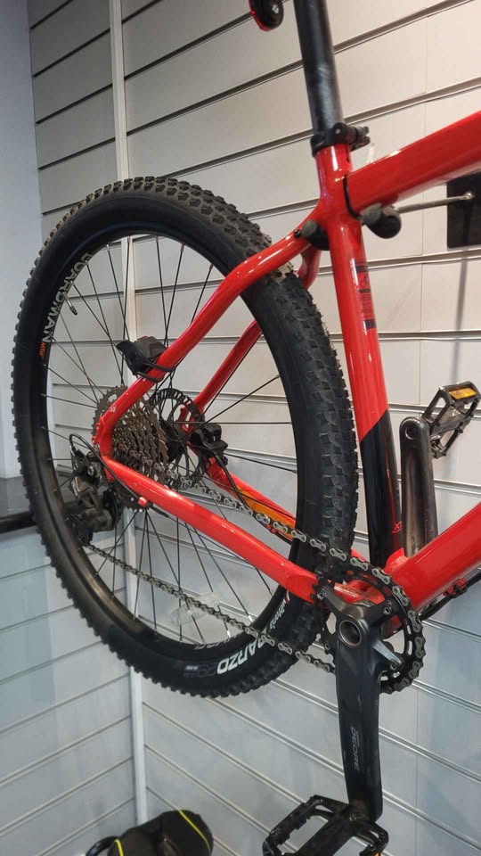 Boardman MHT 8.6 Mountain Bike - 29" wheels, lrg frame, 10 speed - Image 3