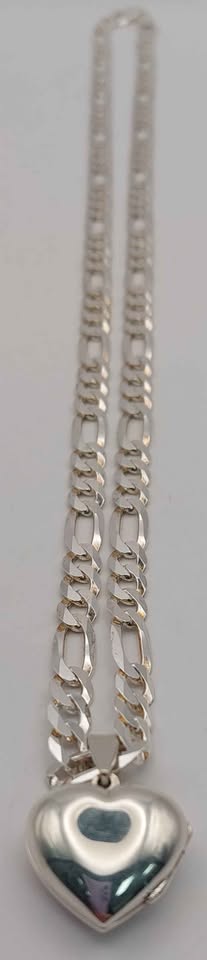 *BRAND NEW* 925 silver chain Figaro style with hart Locket pendent 30.1g Boxed 24" - Image 2