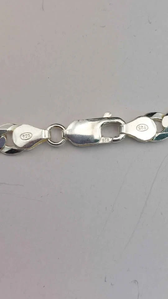 *BRAND NEW* 925 silver chain Figaro style with hart Locket pendent 30.1g Boxed 24" - Image 3