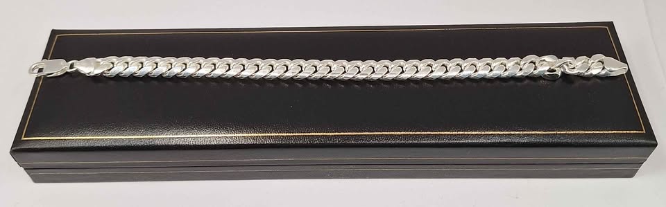 *BRAND NEW* Thick 925 Silver Bracelet - Weight 38.5G - Length 8.5"