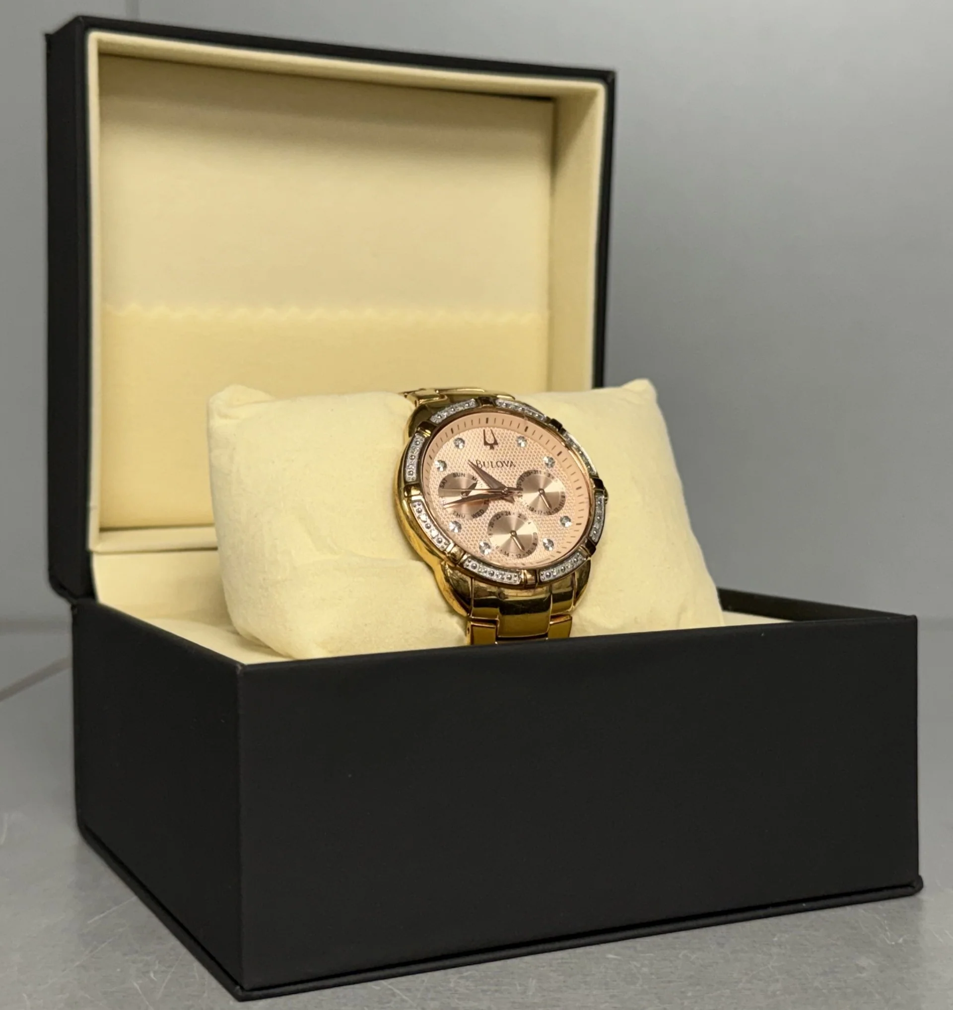 *8Sale** Bulova Diamond Women's Quartz Watch with Rose Dial Analogue Display and Rose Gold Ion-Plated Bracelet 98R178 ** Boxed ** - Image 4