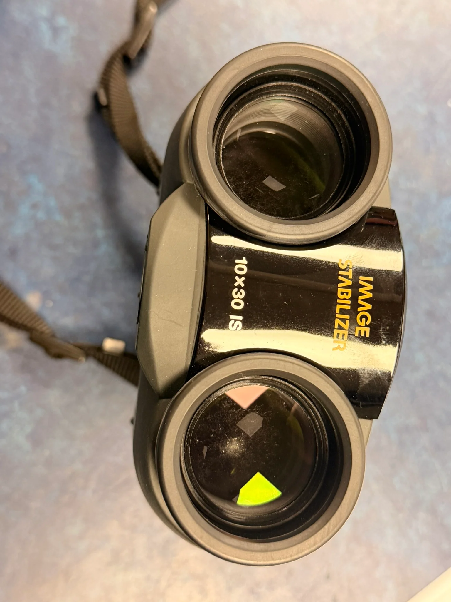 canon 10x30 is binoculars - Image 2