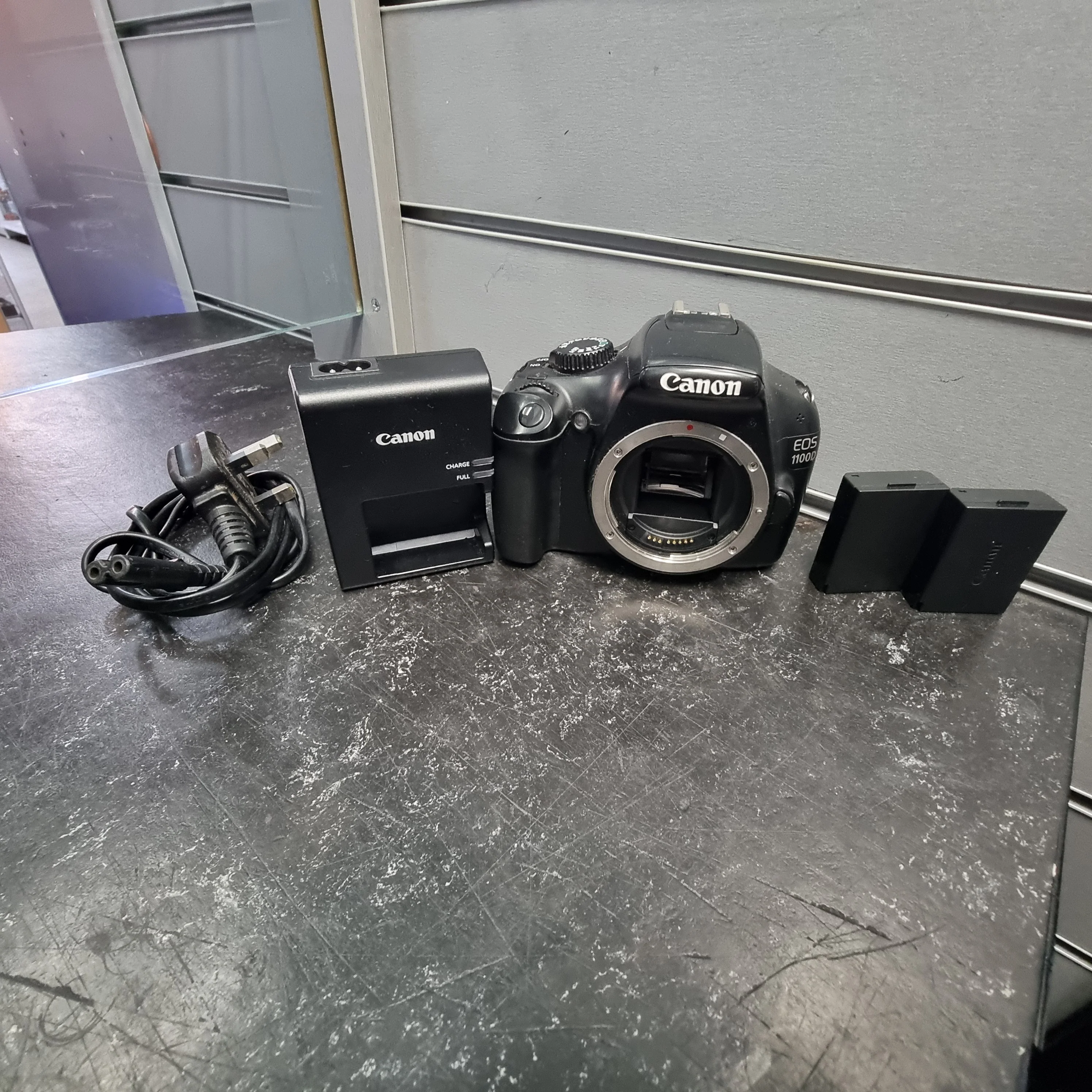 Canon EOS 1100D 12.2MP DSLR Digital SLR Camera Body Only With 2 Batts & Charger