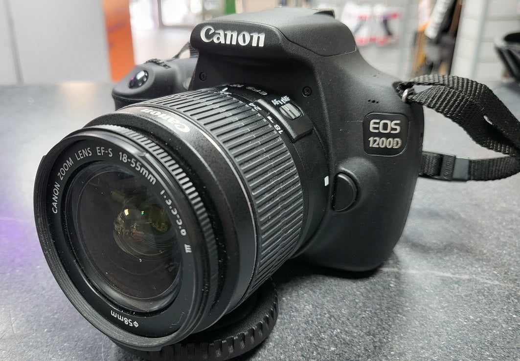 Canon EOS 1200D 18M + 18-55mm f/3.5-5.6 III - Original Battery and Charger