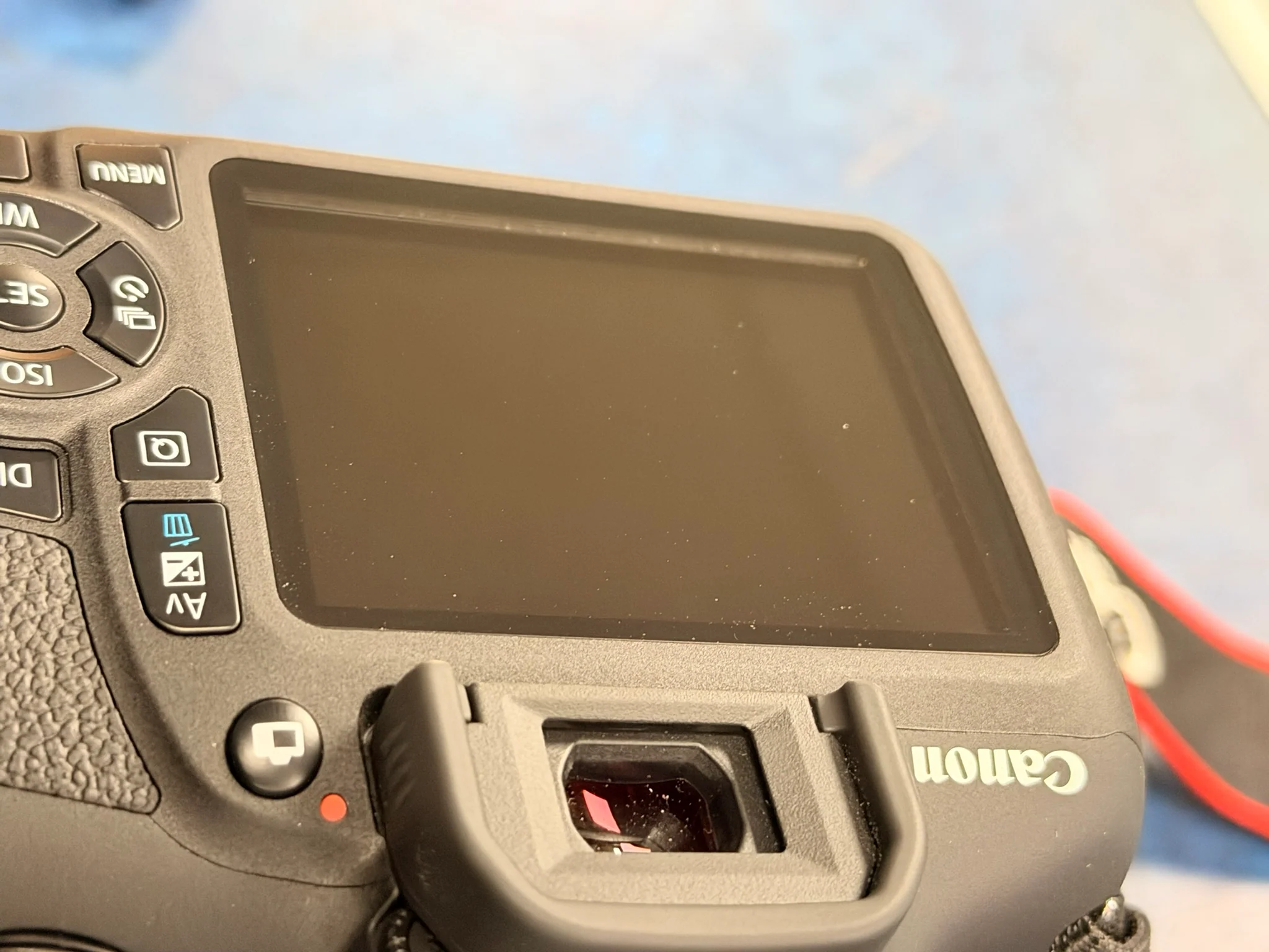 Canon EOS 2000D Black + 18-55mm III - Image 2