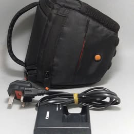 Canon EOS 4000D + 18-55mm III + 75-300mm III With Charger And Bag - Image 4