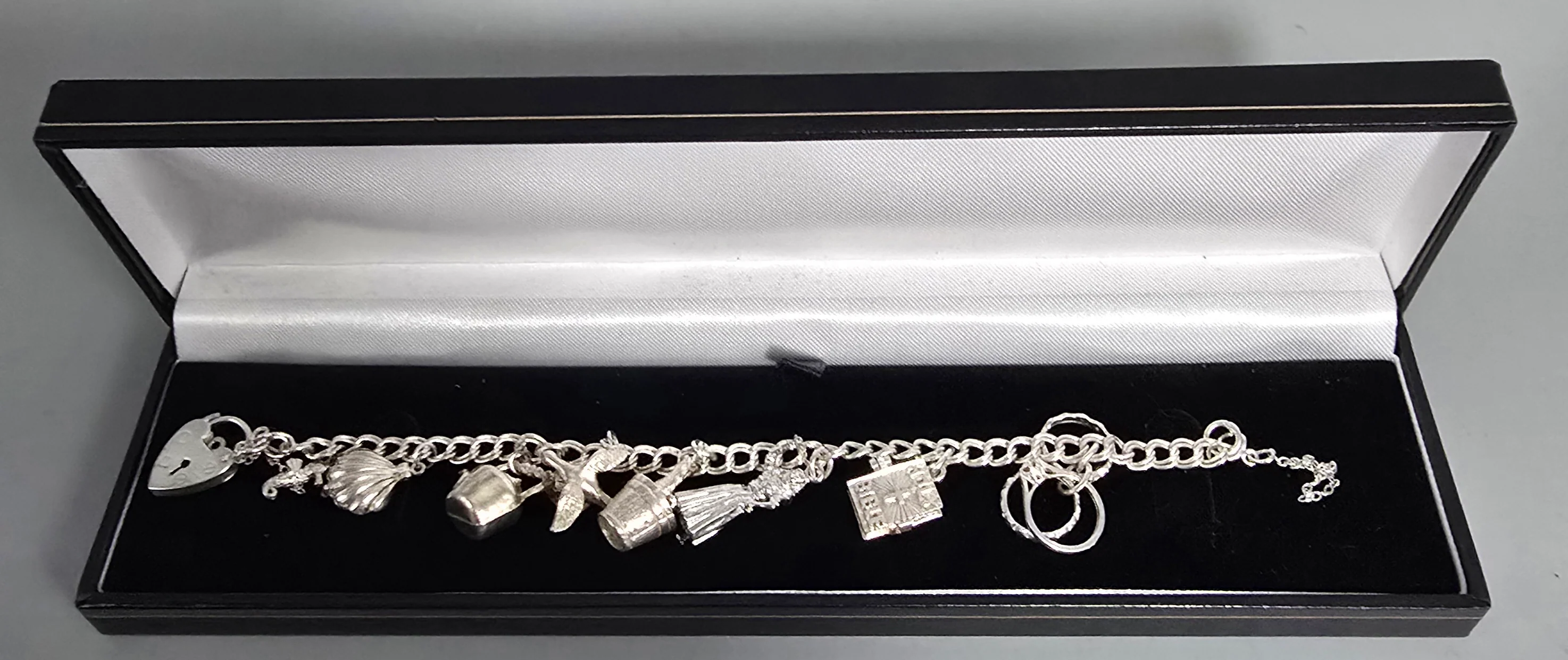 Charm B/Let Pan Ring Silver Ring 926 26.7G 8 CHARMS 8'' in length