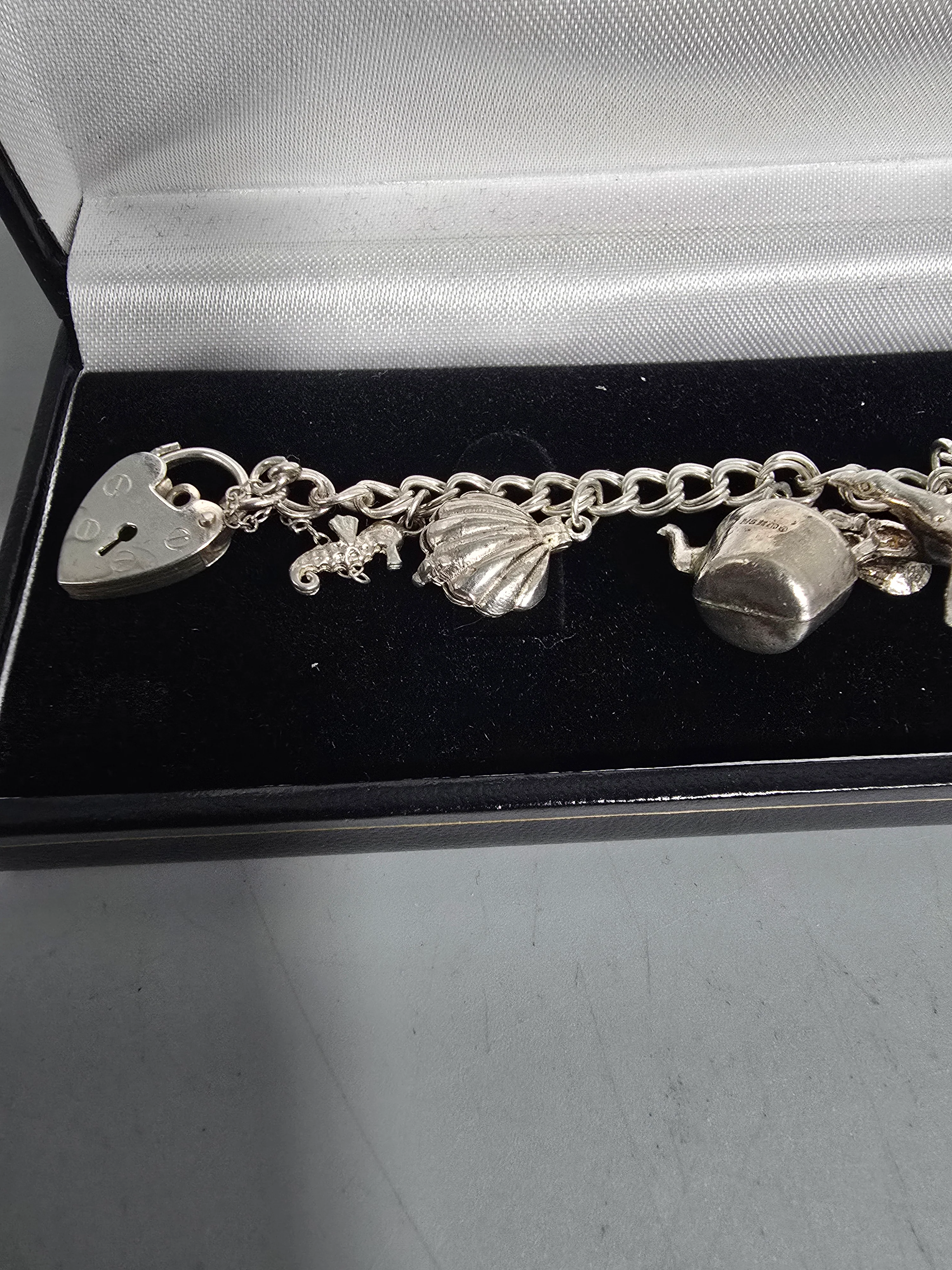 Charm B/Let Pan Ring Silver Ring 926 26.7G 8 CHARMS 8'' in length - Image 2
