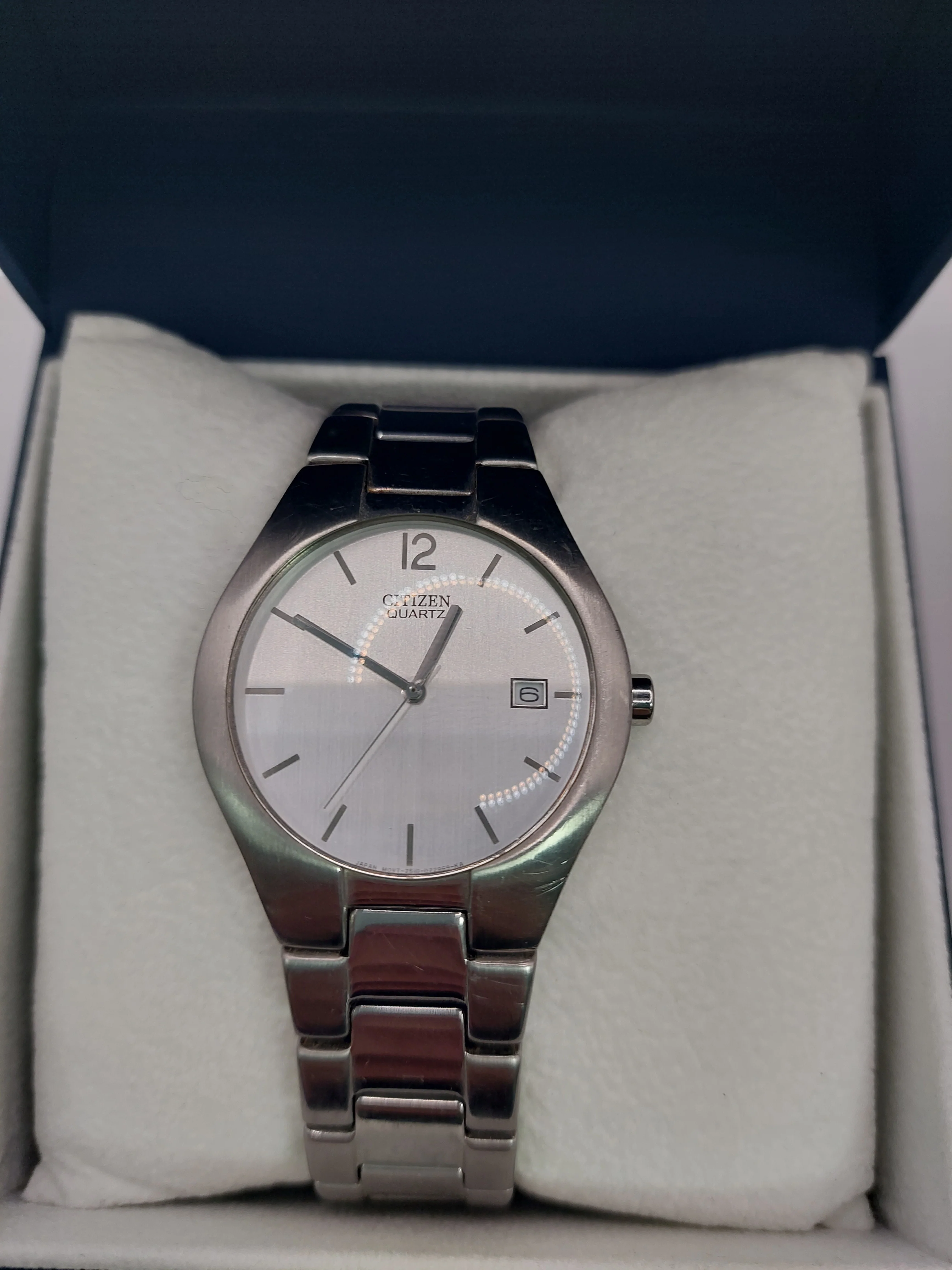 Citizen Vintage Quartz Men's Silver Watch  with SPARE LINKS and  MANUALS - Image 2