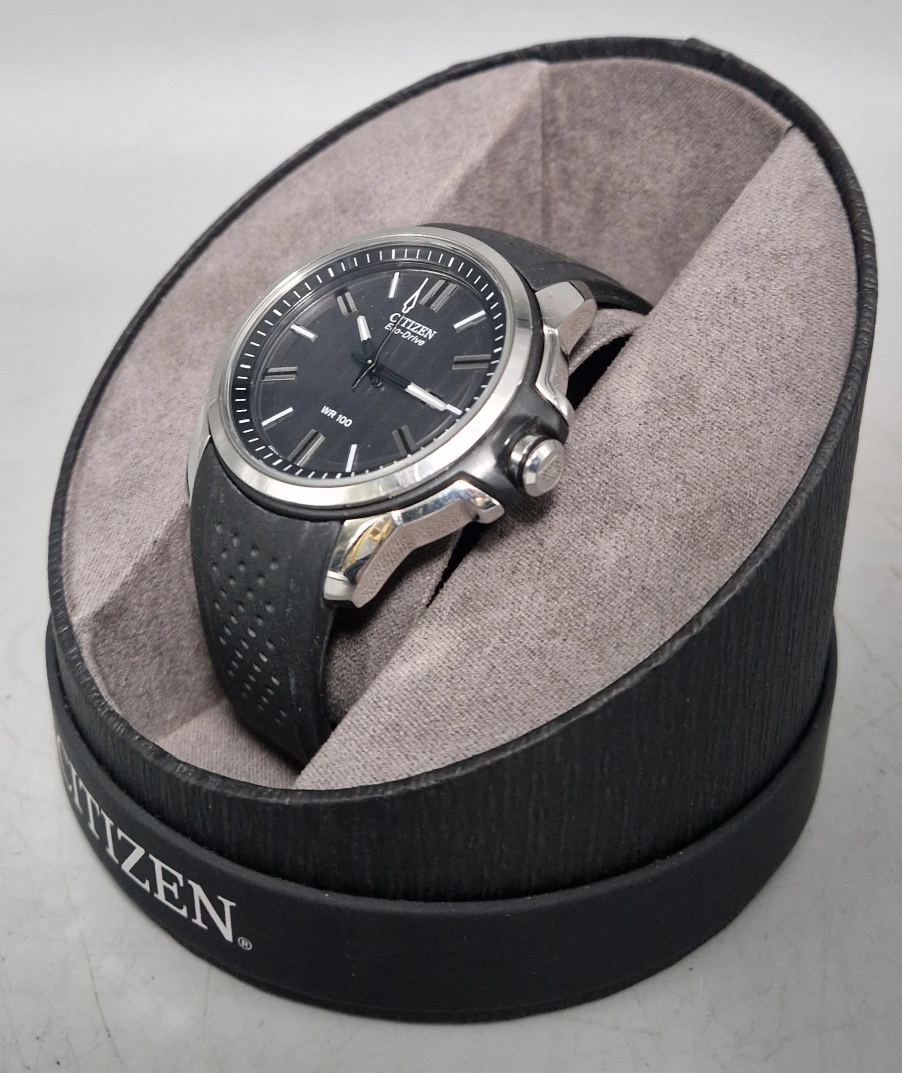 CITIZEN Watch with Black face and black rubber strap - Image 2