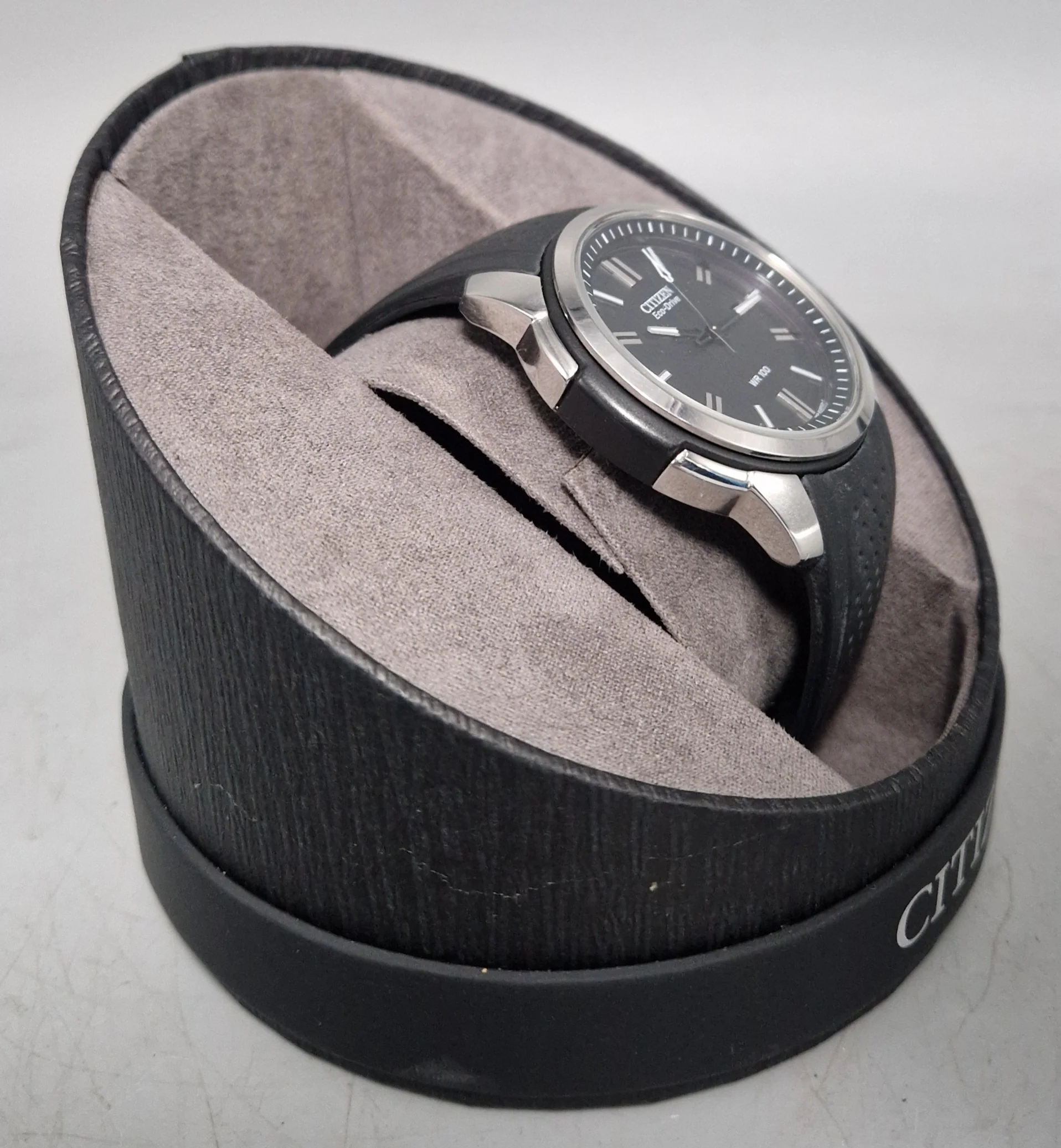 CITIZEN Watch with Black face and black rubber strap - Image 3