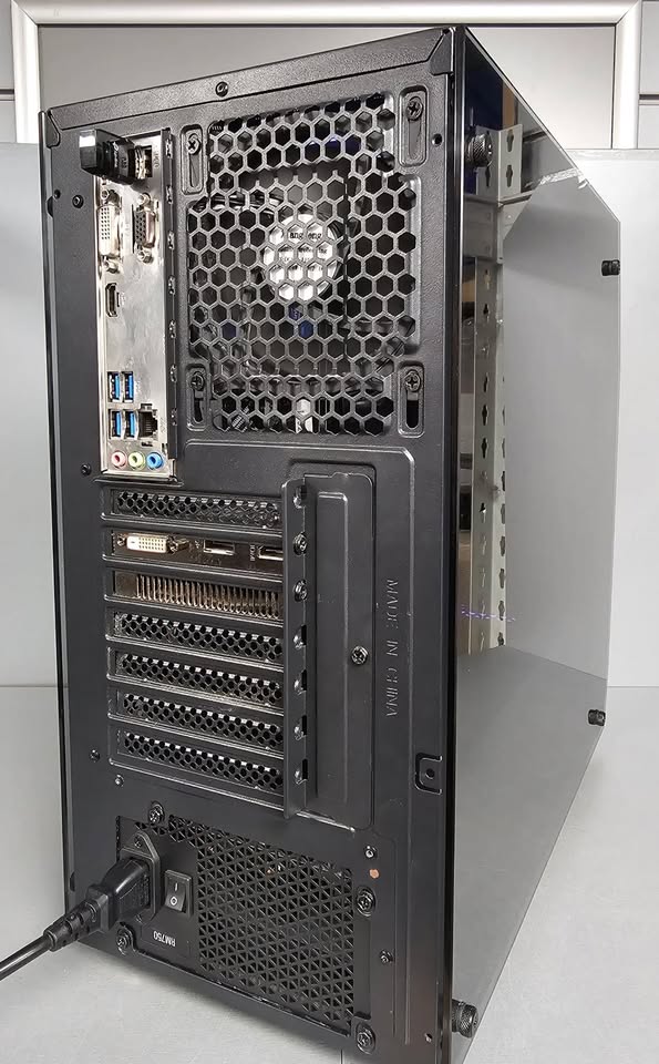 ** Collection Only ** Custom Gaming PC ASRock i7-9700F / 16GB Ram / 4TB HDD / 256GB SSD / Nvidia GeForce GTX 1650 Win 11 - Image 4