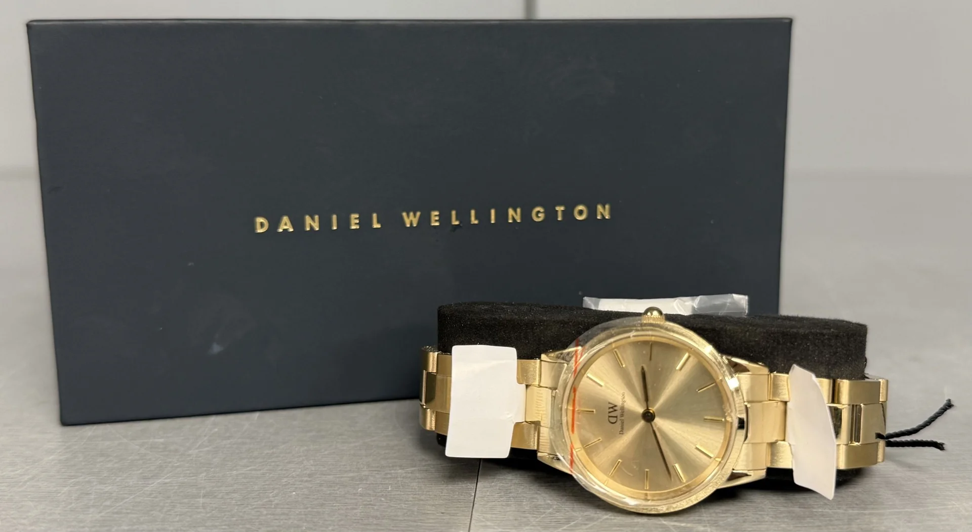 **Sale** Daniel Wellington Ladies Iconic Link Unitone 28mm Watch ** Boxed ** - Image 2