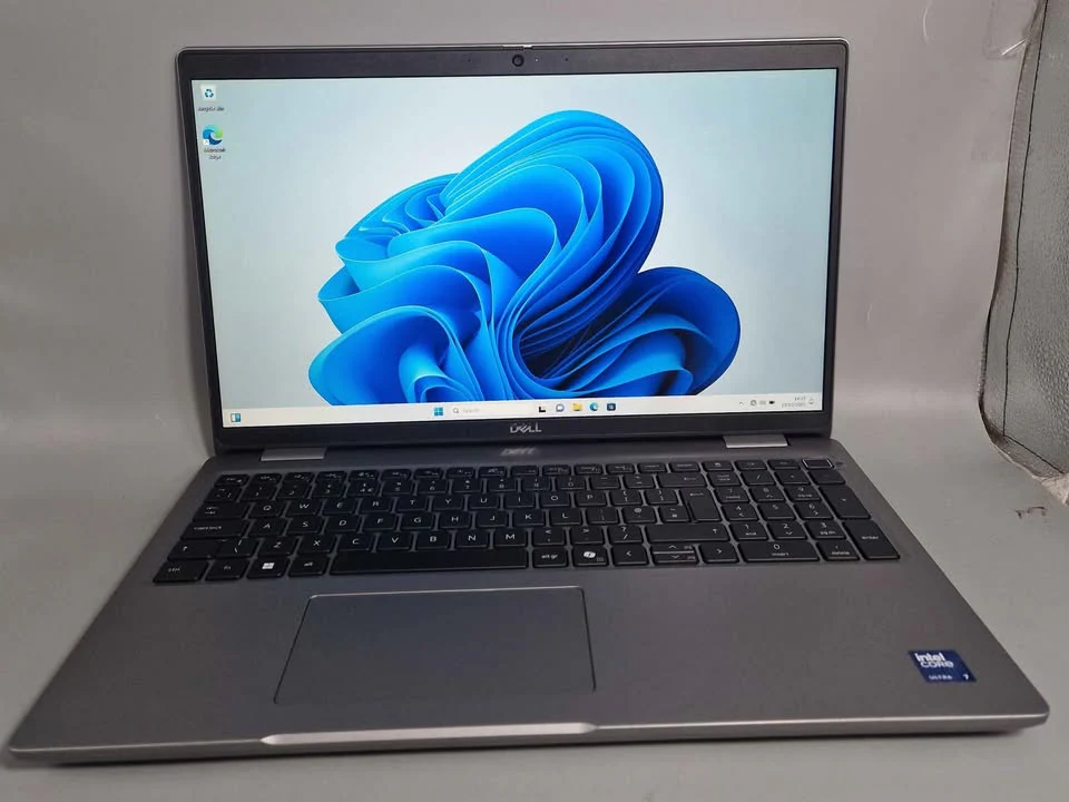 Dell 3591/Ultra 7 165H/32GB Ram/512GB SSD/RTX A500/15"/W10/ 100% Battery health