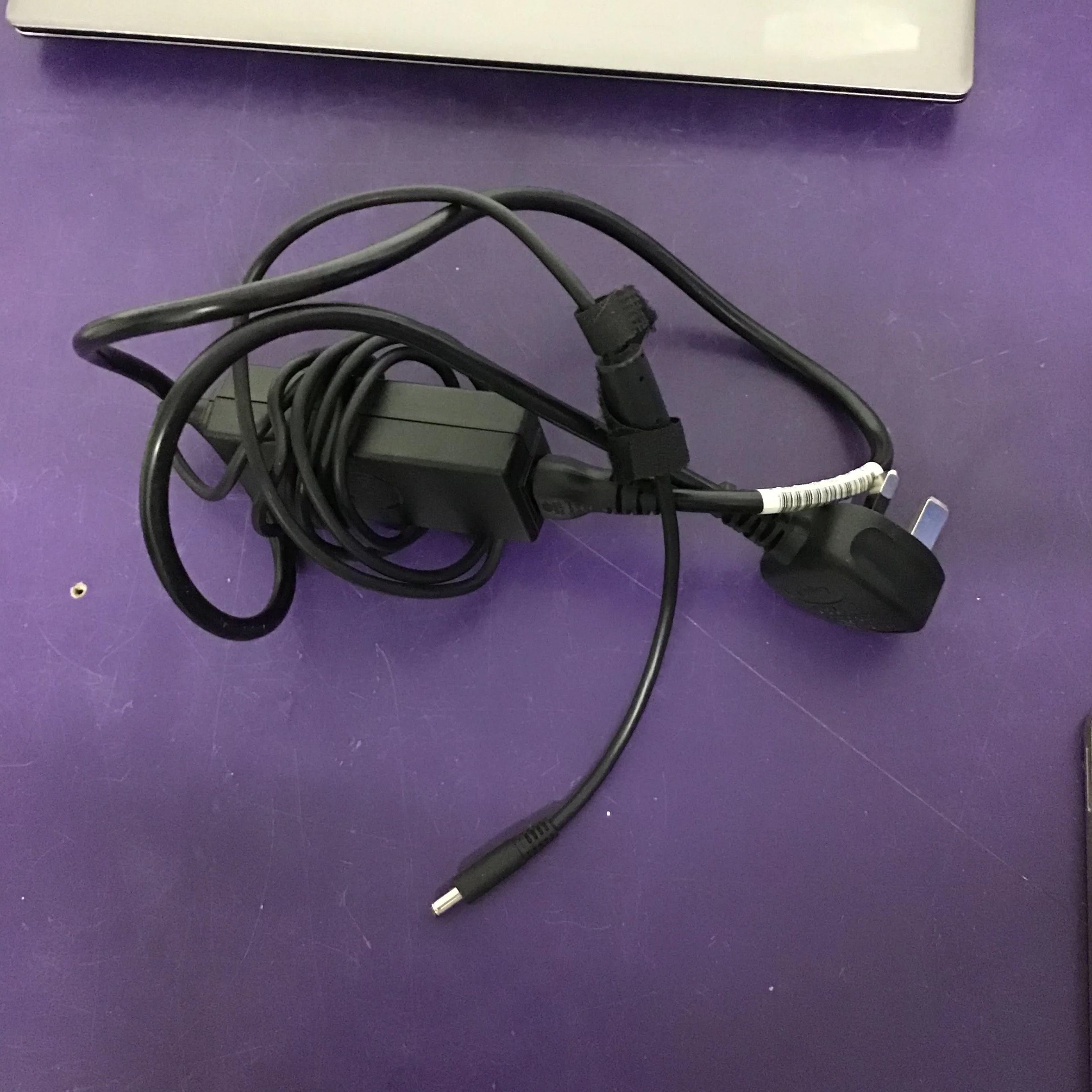 Dell Laptop Vosto 5402 - Image 4