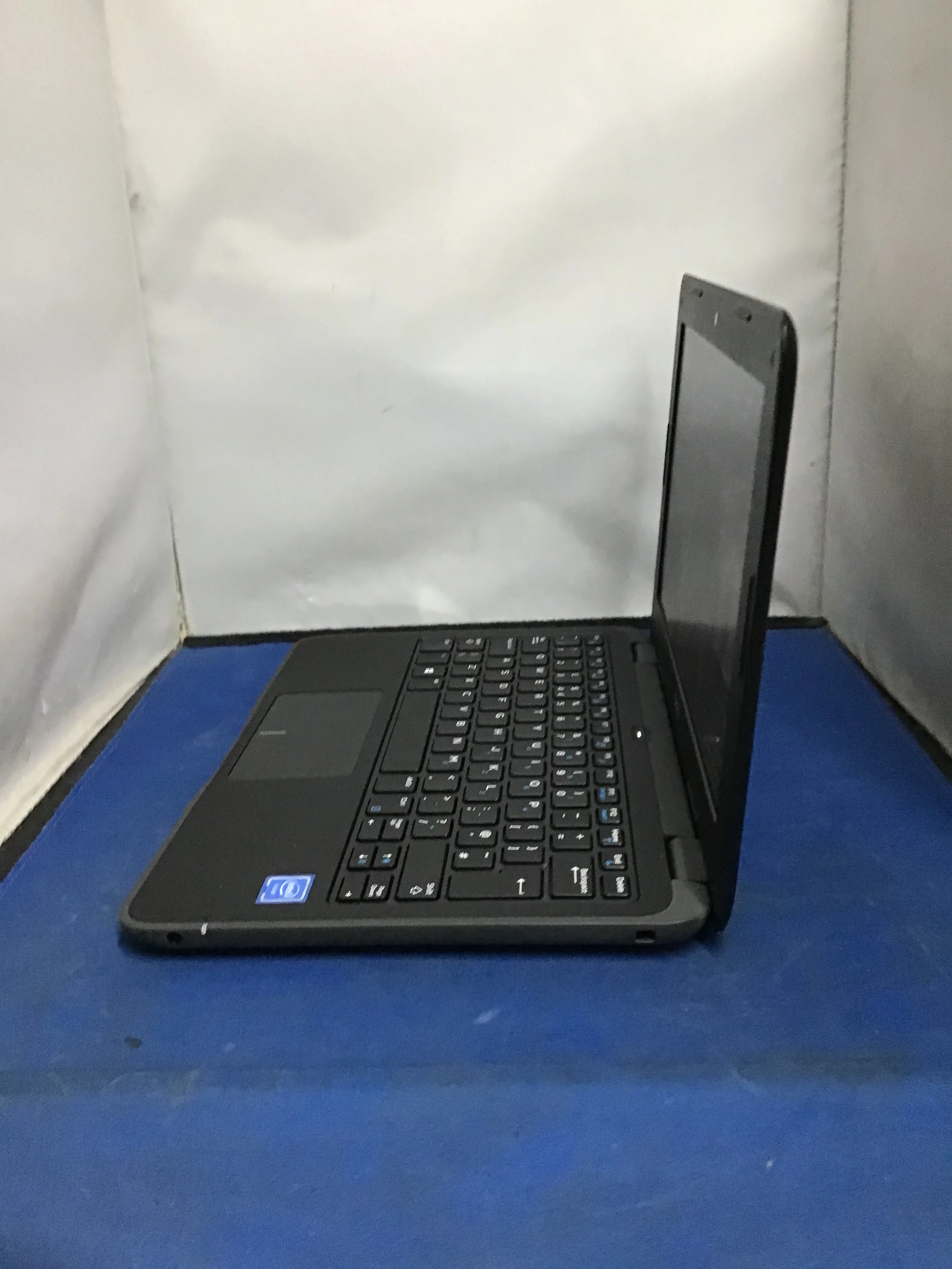 Dell Latitude 3190 Laptop - Image 2